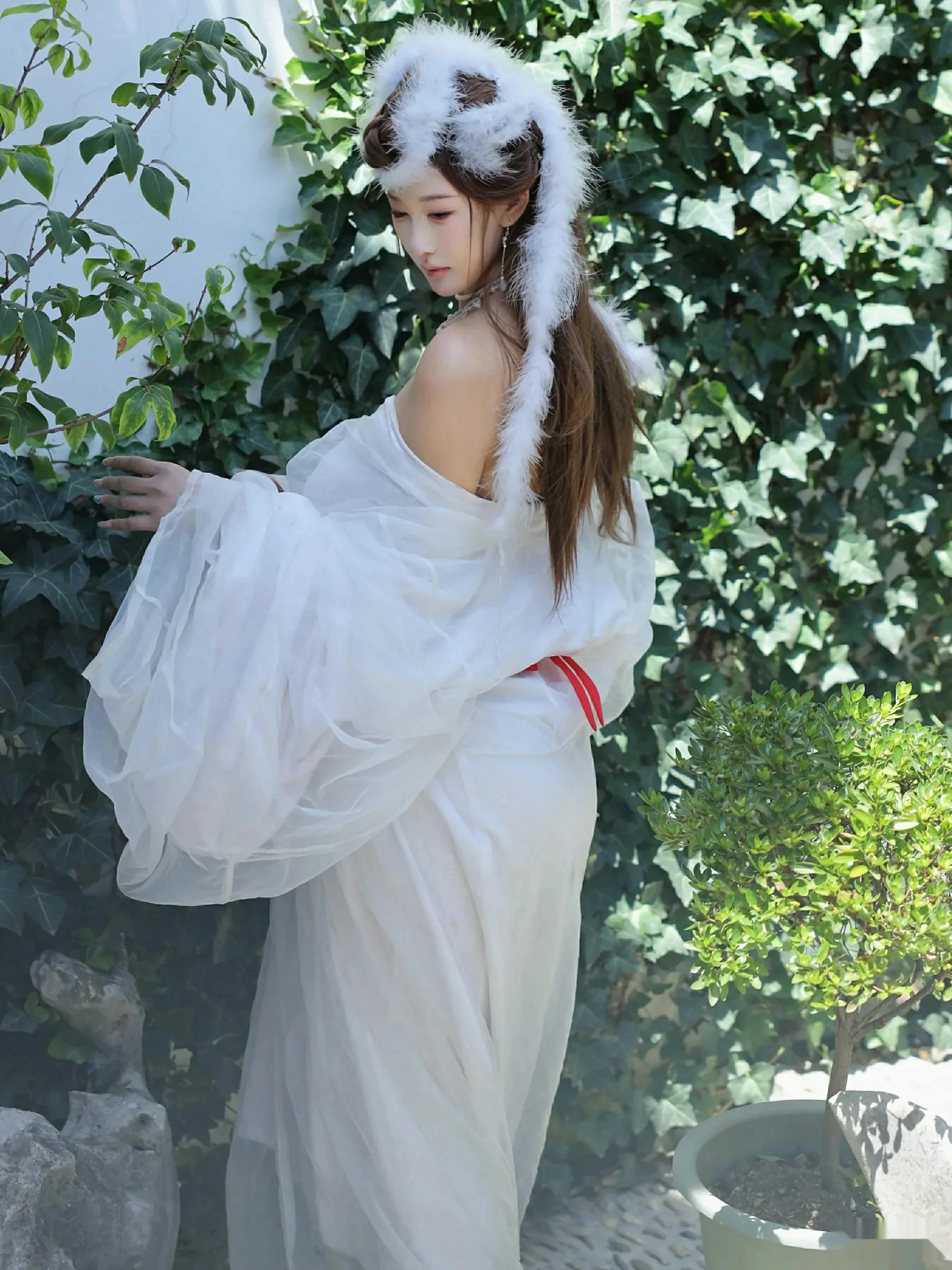   [XiuRen]高清写真图 2025.10.09 No.10843 金允希Yuki 低胸长裙第36张图片