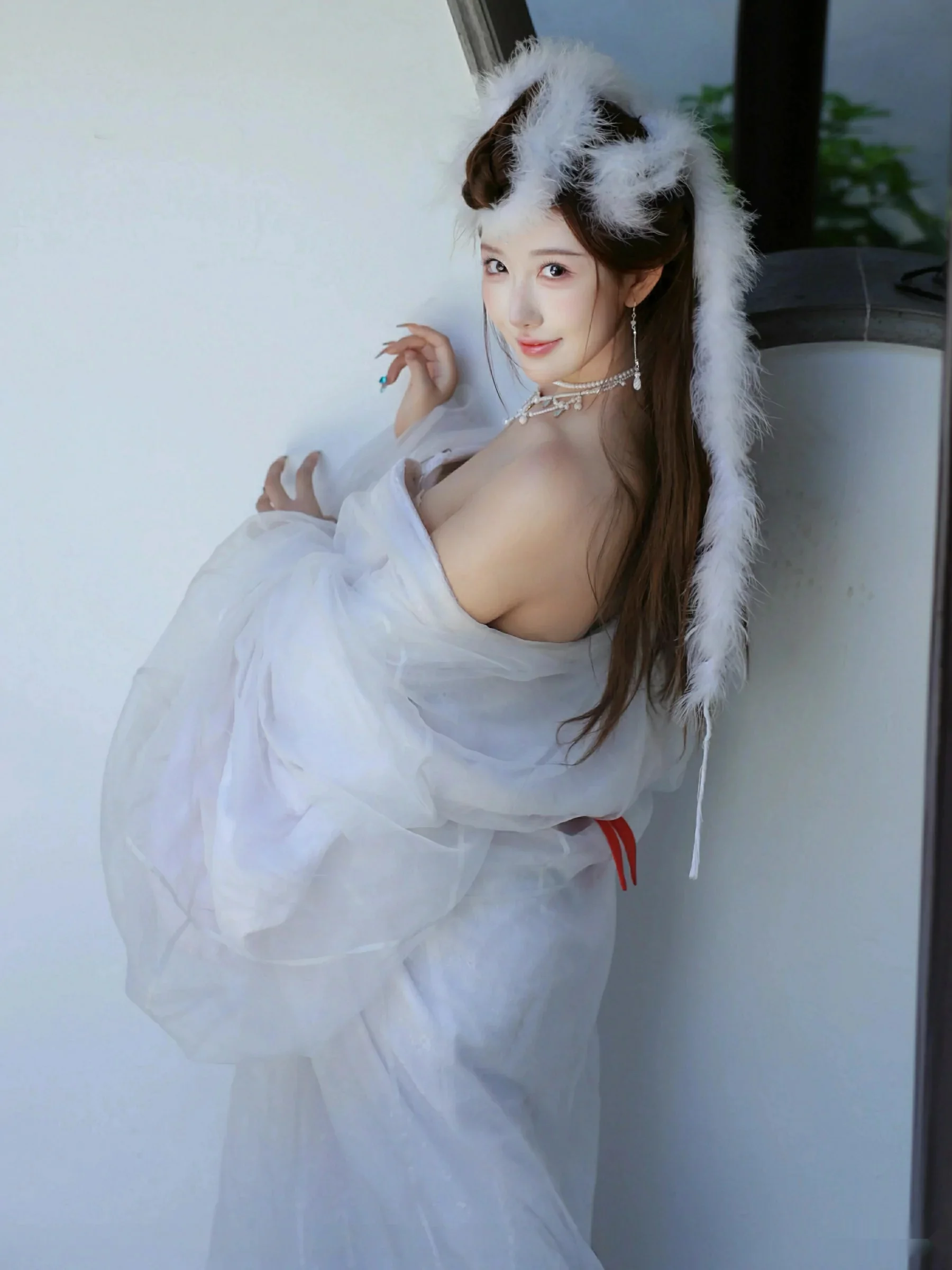   [XiuRen]高清写真图 2025.10.09 No.10843 金允希Yuki 低胸长裙第37张图片