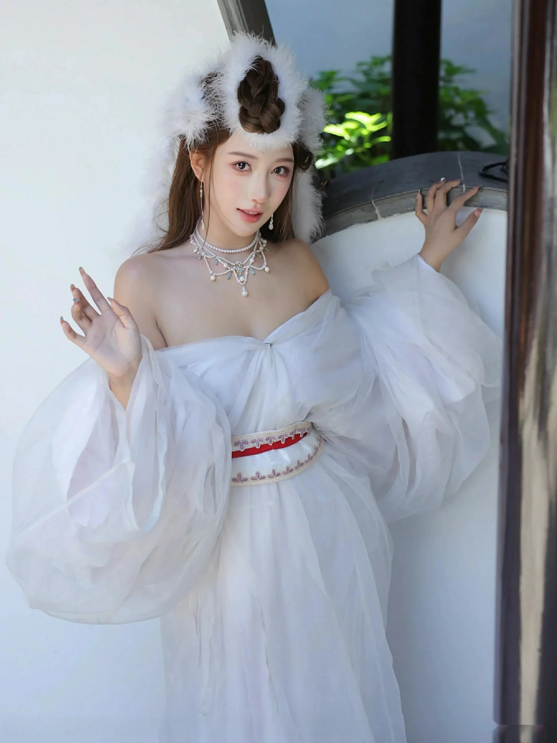   [XiuRen]高清写真图 2025.10.09 No.10843 金允希Yuki 低胸长裙第39张图片