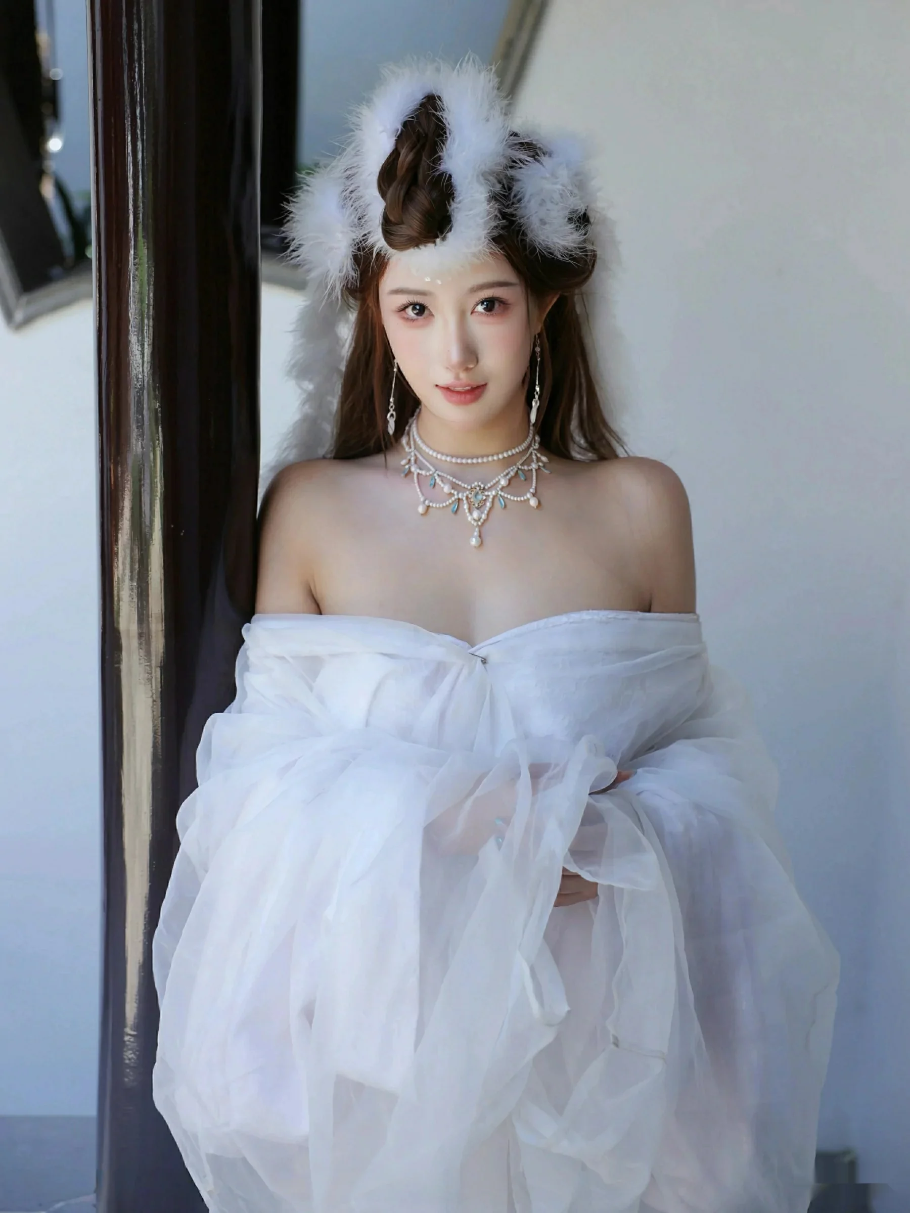   [XiuRen]高清写真图 2025.10.09 No.10843 金允希Yuki 低胸长裙第44张图片