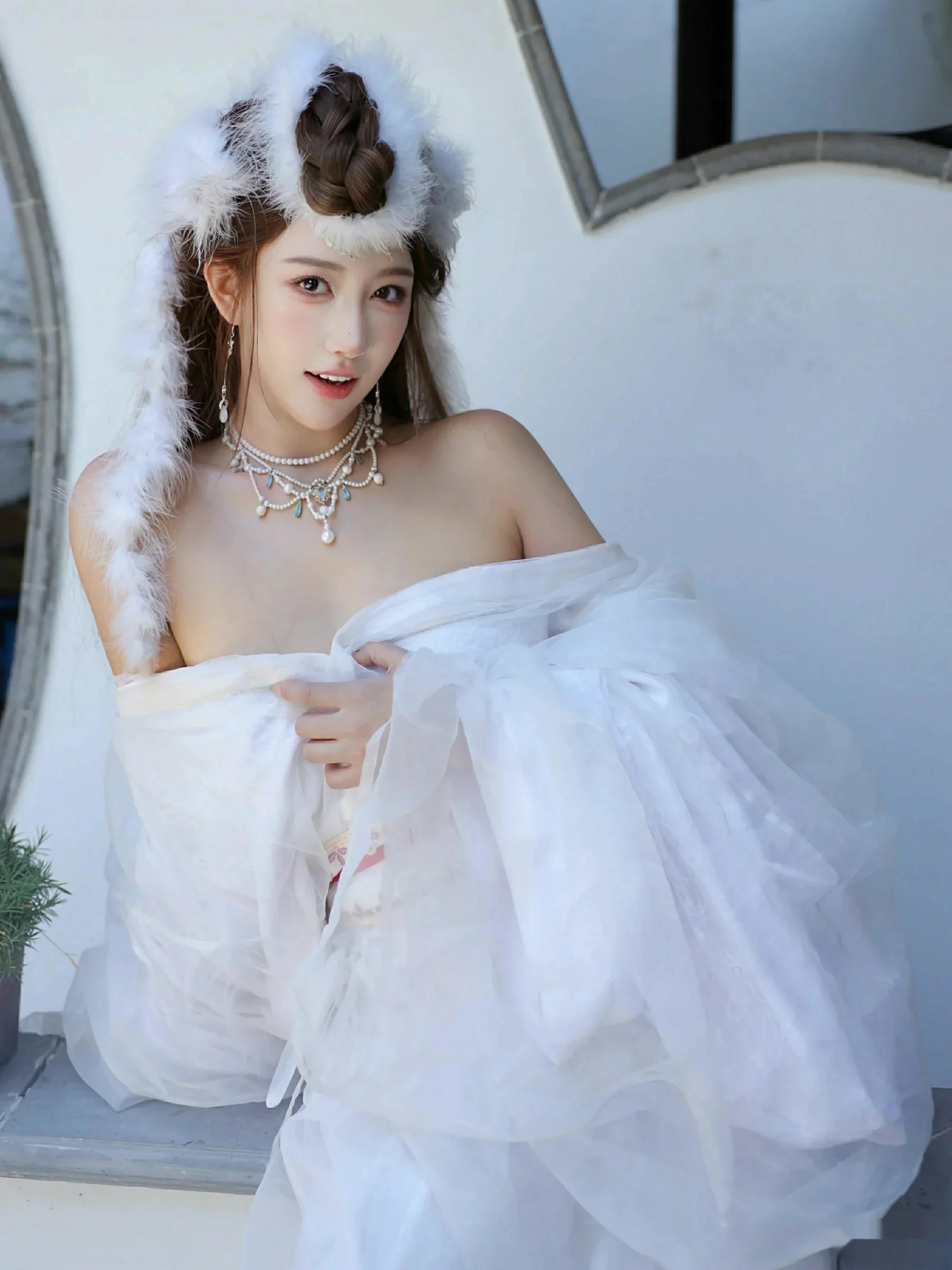   [XiuRen]高清写真图 2025.10.09 No.10843 金允希Yuki 低胸长裙第46张图片