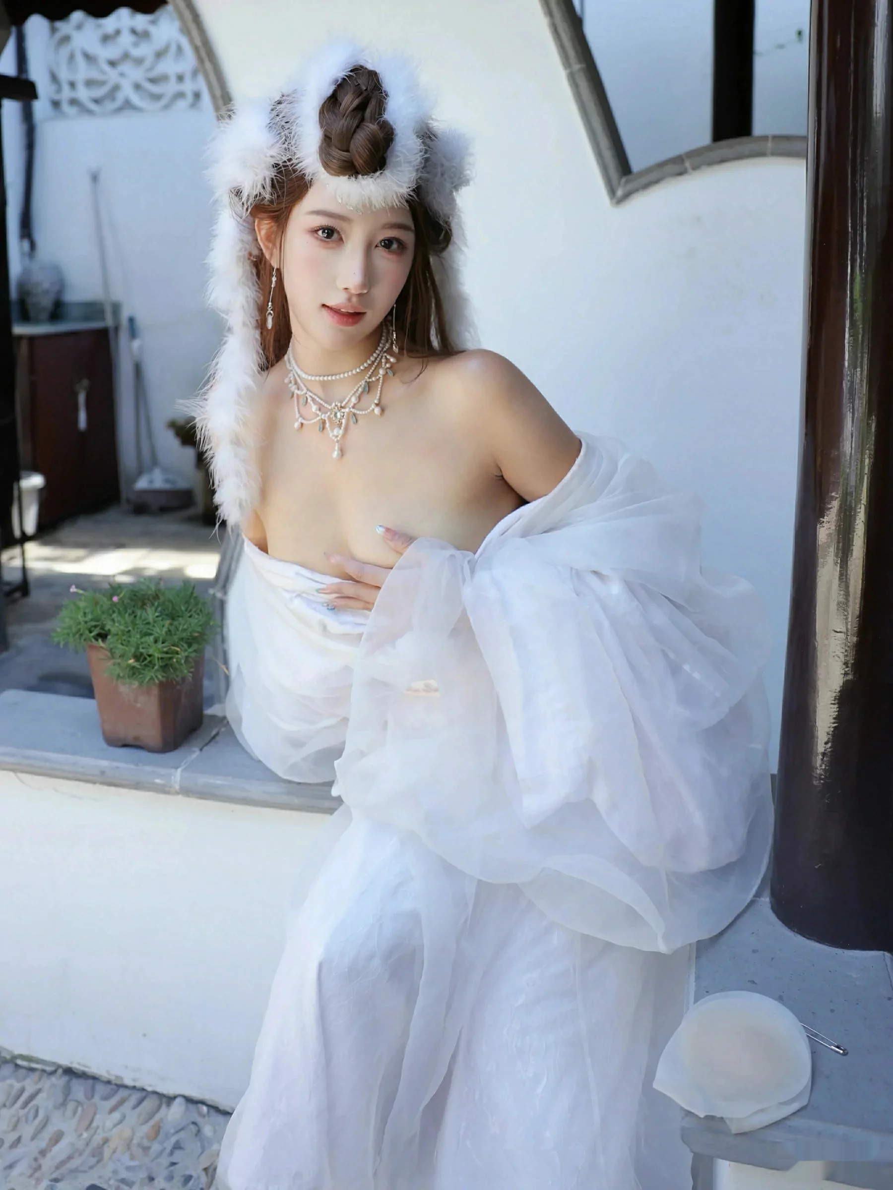   [XiuRen]高清写真图 2025.10.09 No.10843 金允希Yuki 低胸长裙第52张图片