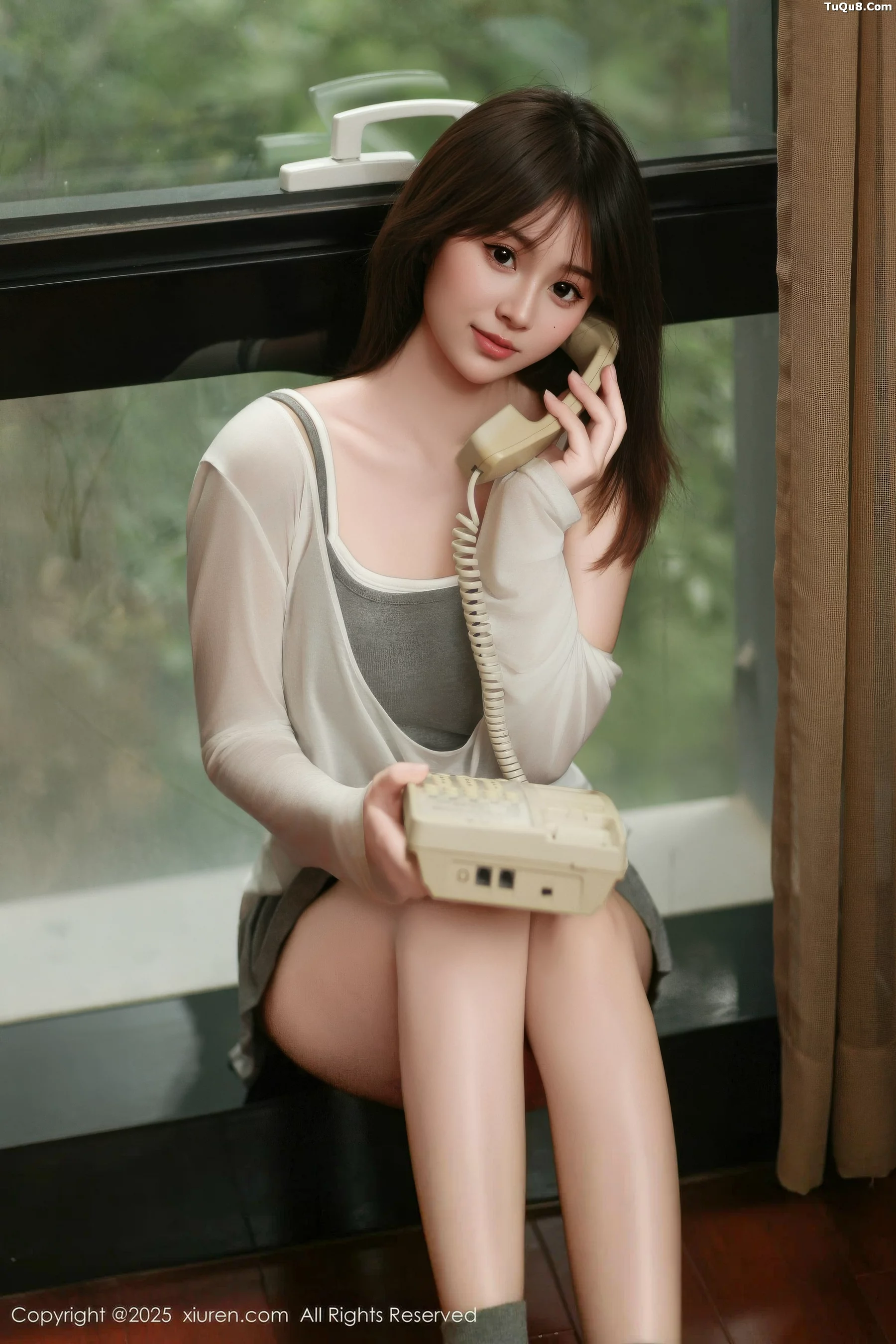   [XiuRen]高清写真图 2025.10.10 No.10845 炎恬kitty 浅色短裙第17张图片