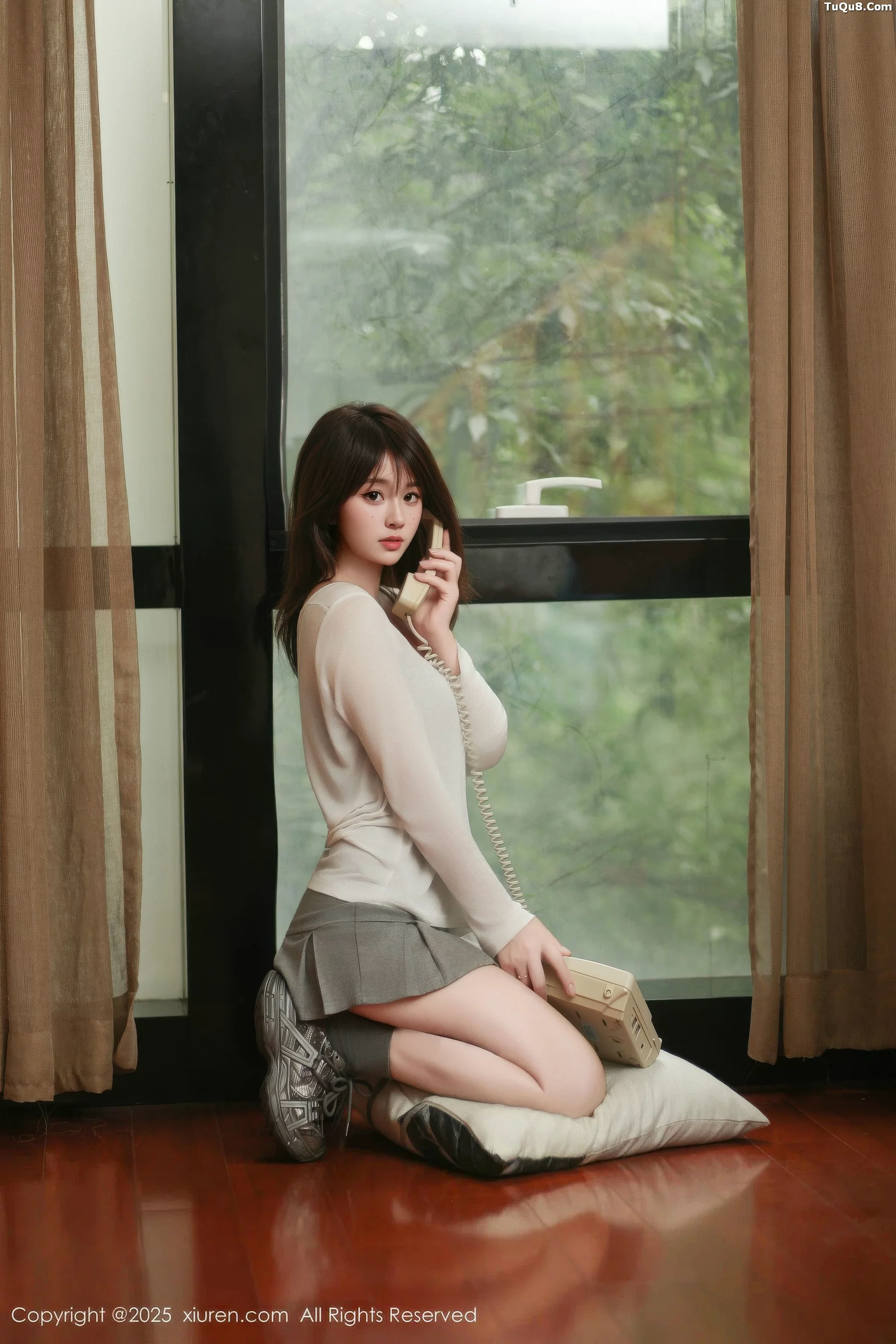   [XiuRen]高清写真图 2025.10.10 No.10845 炎恬kitty 浅色短裙第20张图片