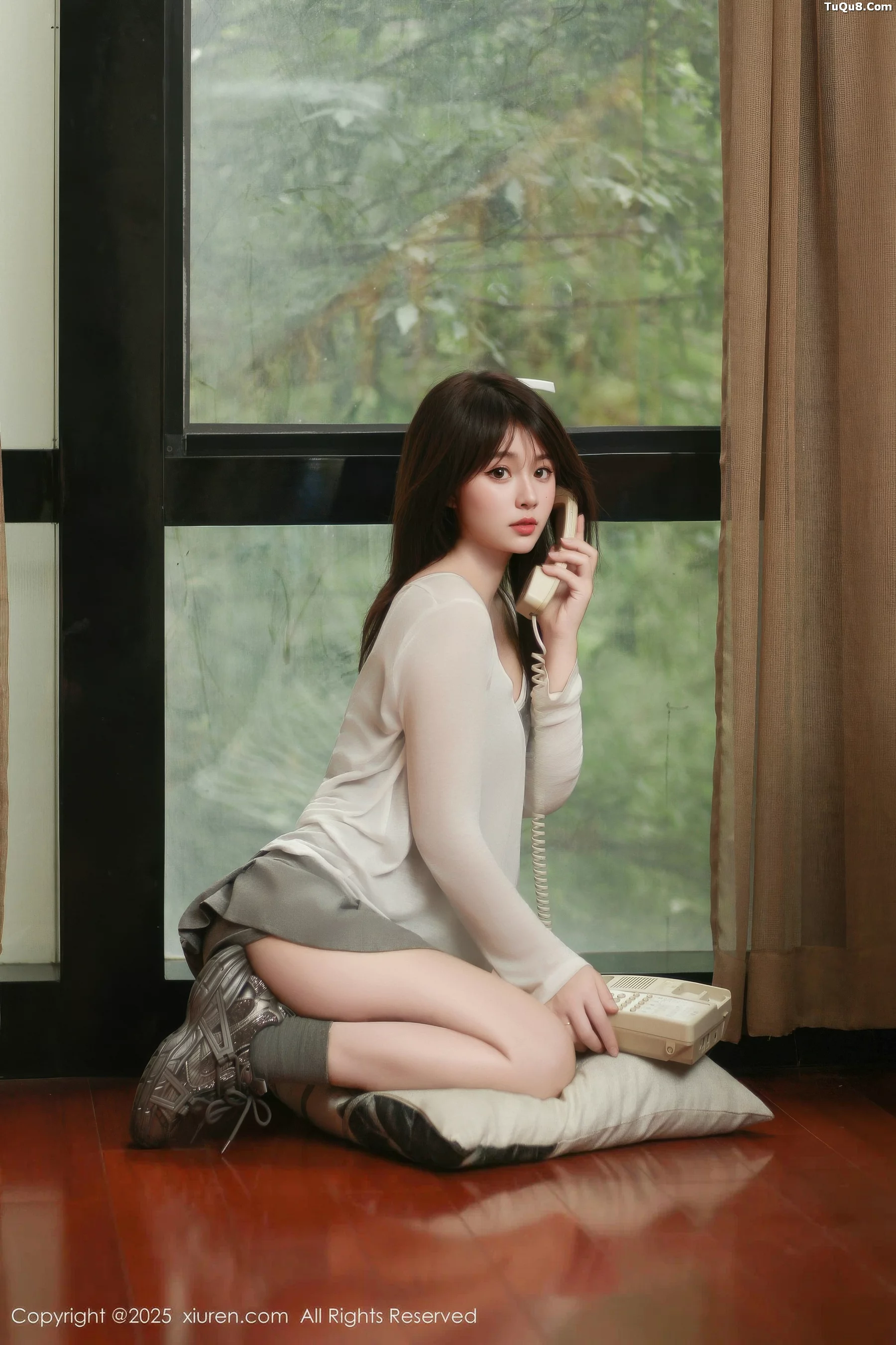   [XiuRen]高清写真图 2025.10.10 No.10845 炎恬kitty 浅色短裙第21张图片