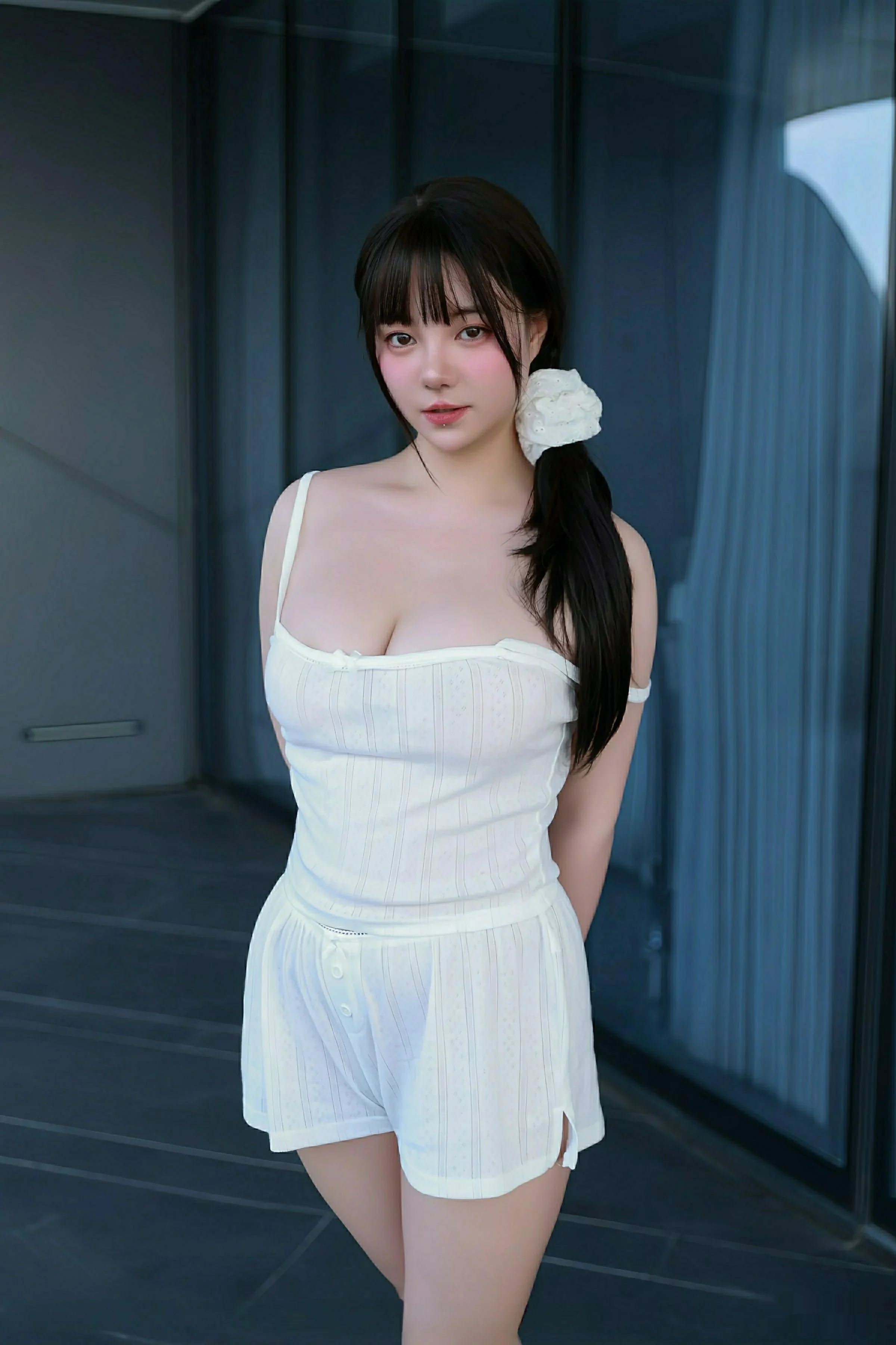   [XiuRen]高清写真图 2025.10.09 No.10841 软情 性感吊带第13张图片