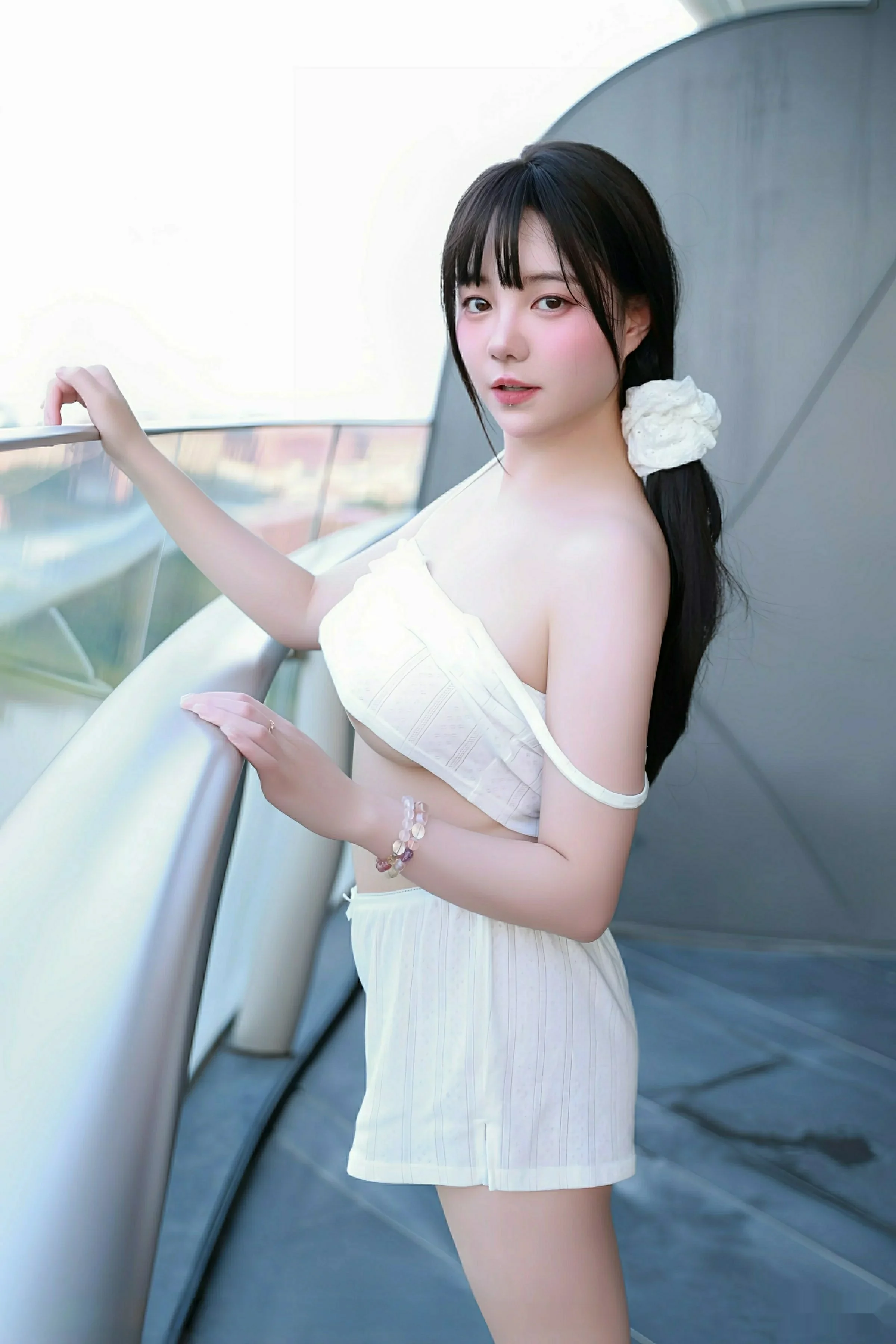   [XiuRen]高清写真图 2025.10.09 No.10841 软情 性感吊带第26张图片