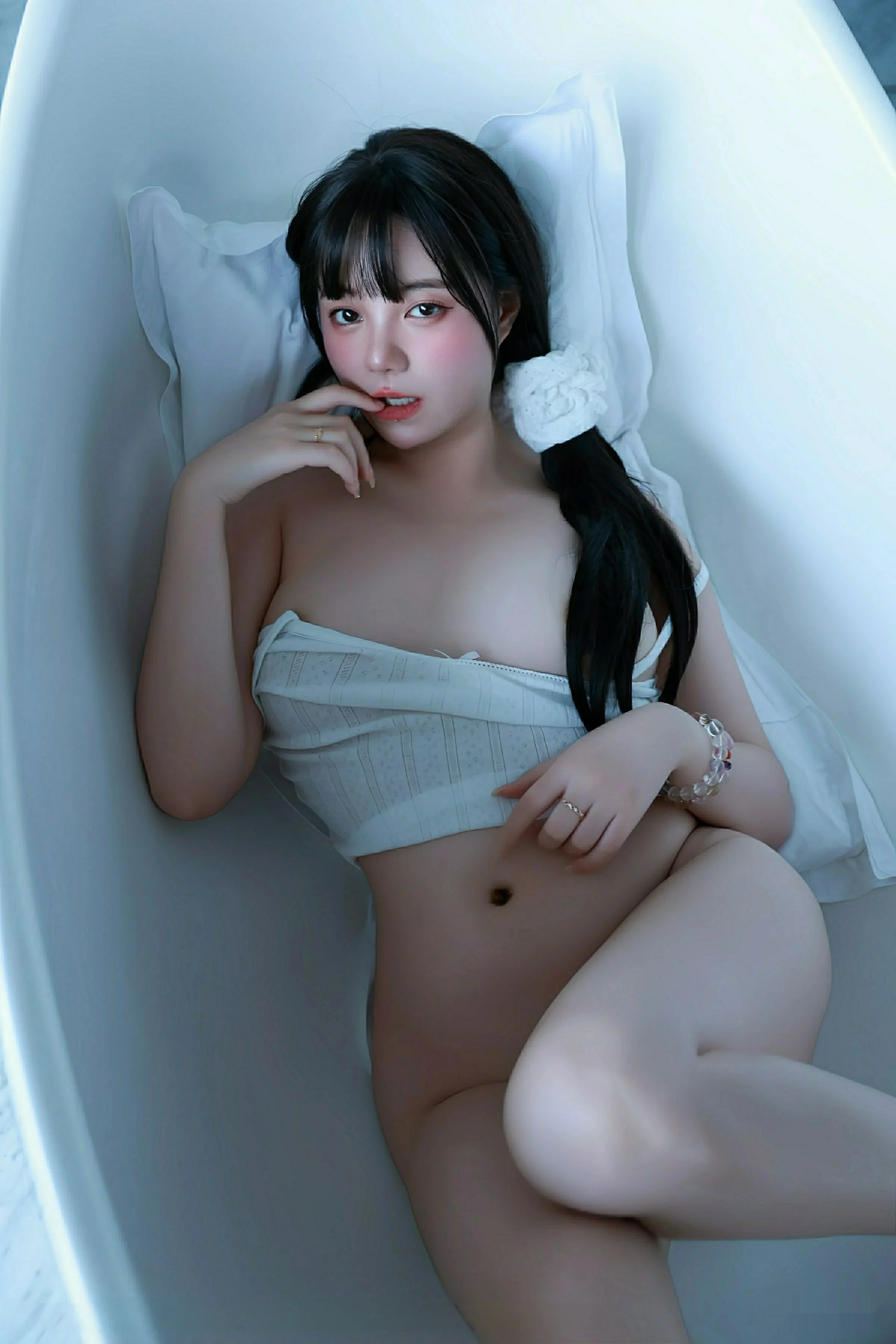   [XiuRen]高清写真图 2025.10.09 No.10841 软情 性感吊带第32张图片