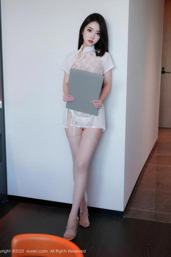   [XiuRen]高清写真图 2025.10.11 No.10854 烧烧小桃 苗条身材第5张图片