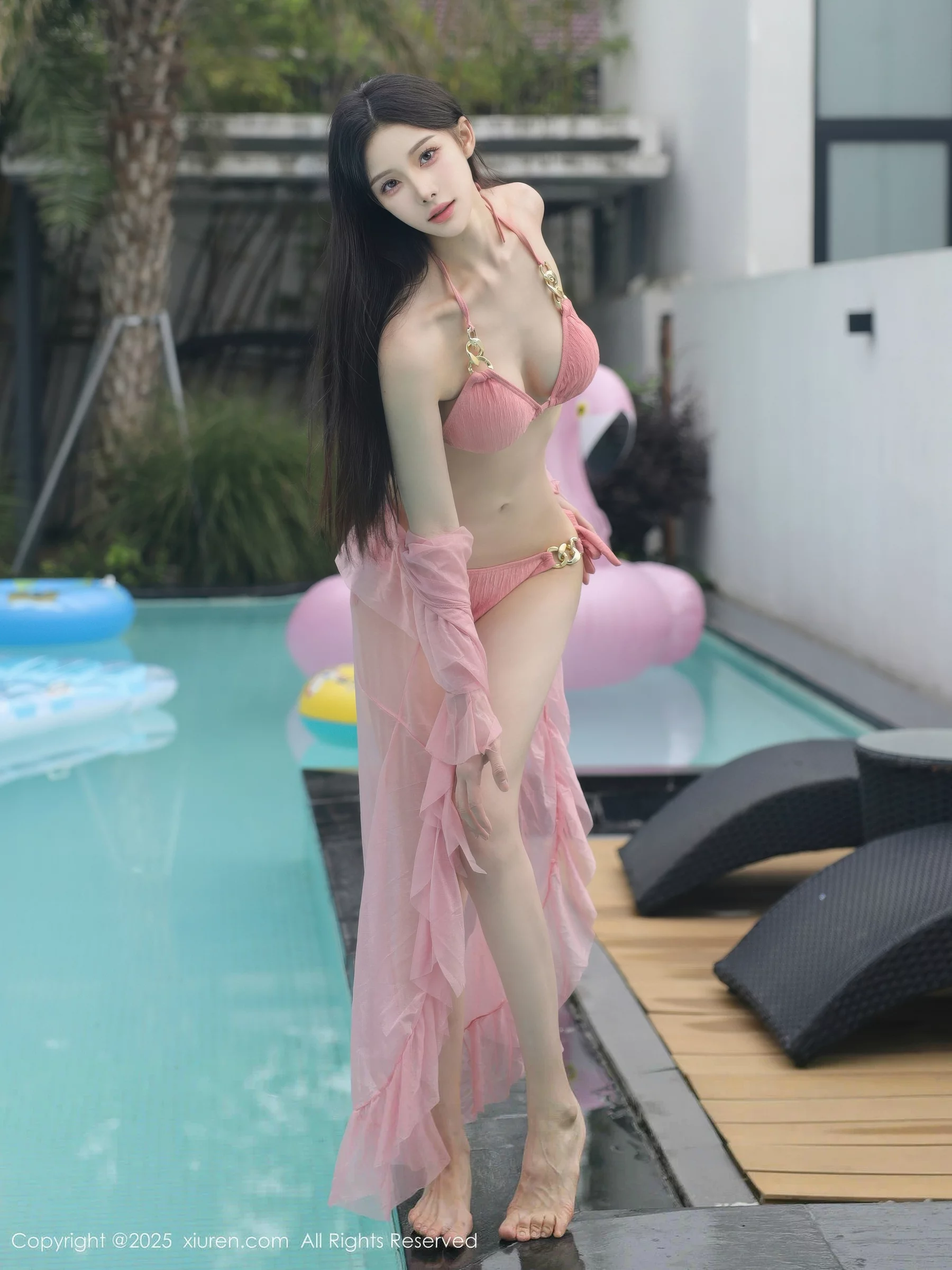   [XiuRen]高清写真图 2025.10.13 No.10863 梨霜儿 性感迷人第6张图片