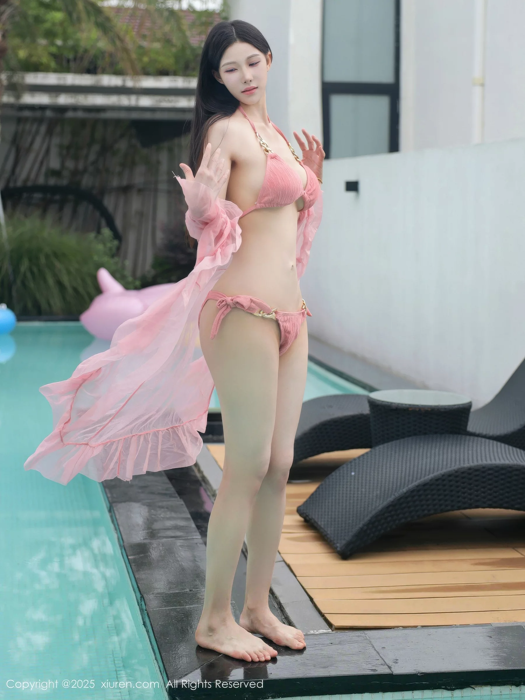   [XiuRen]高清写真图 2025.10.13 No.10863 梨霜儿 性感迷人第13张图片