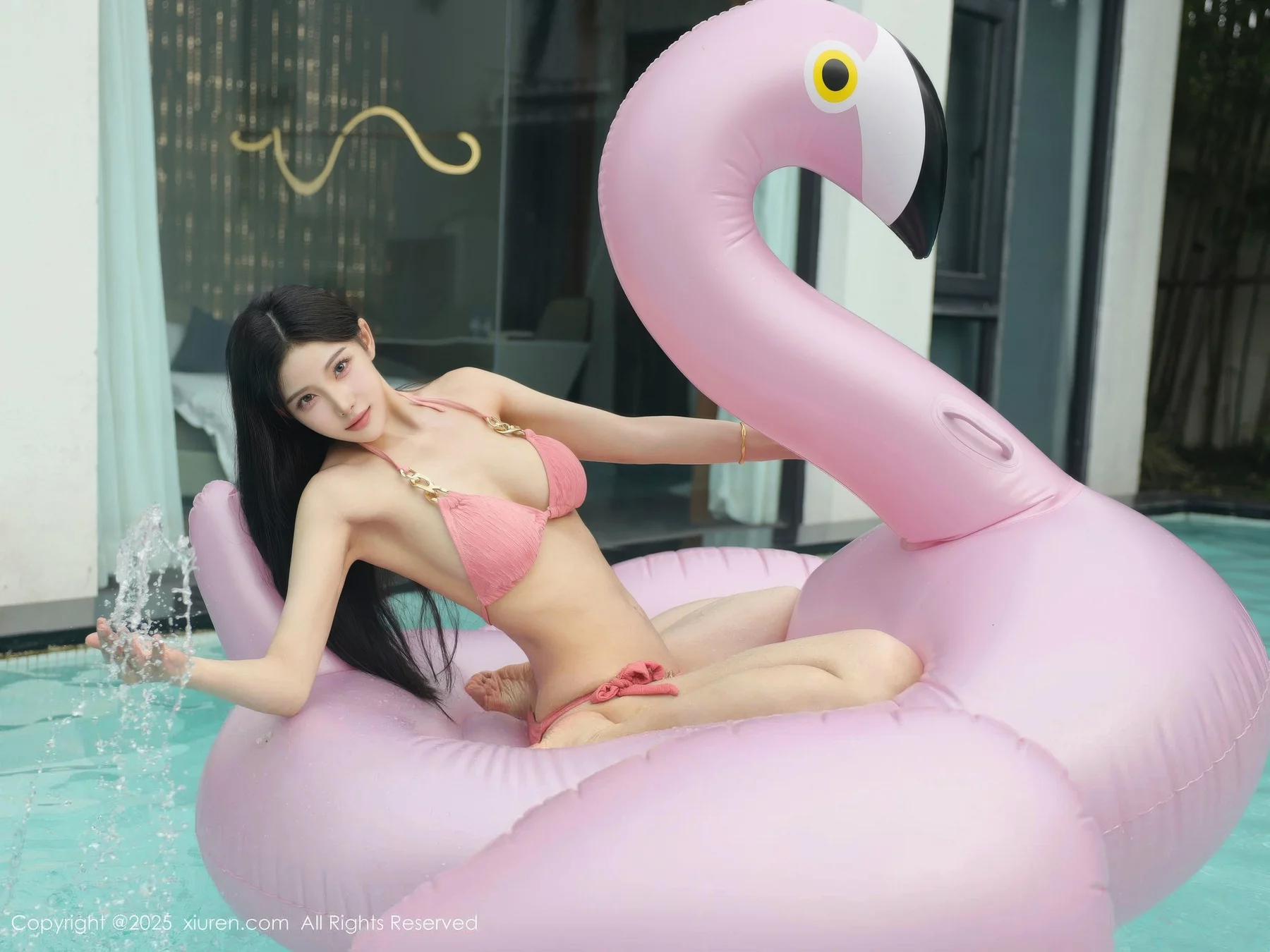   [XiuRen]高清写真图 2025.10.13 No.10863 梨霜儿 性感迷人第33张图片