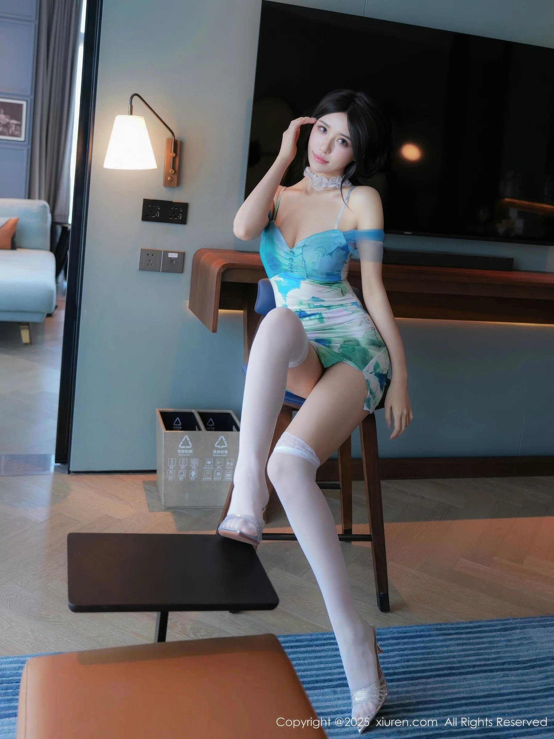   [XiuRen]高清写真图 2025.10.13 No.10859 shelly诗莉吖 白色丝袜第7张图片