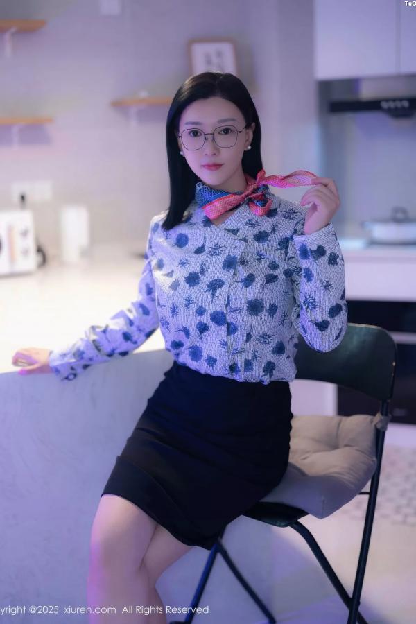   [XiuRen]高清写真图 2025.10.14 No.10866 雅茹老师 OL服饰第1张图片