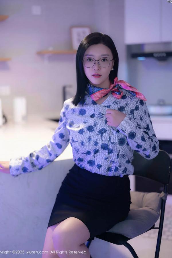   [XiuRen]高清写真图 2025.10.14 No.10866 雅茹老师 OL服饰第2张图片