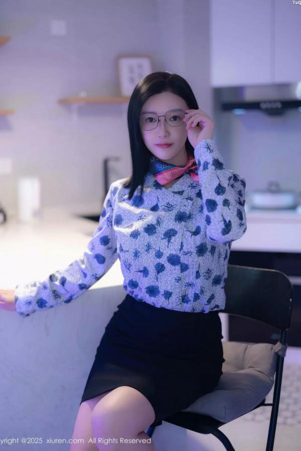   [XiuRen]高清写真图 2025.10.14 No.10866 雅茹老师 OL服饰第3张图片