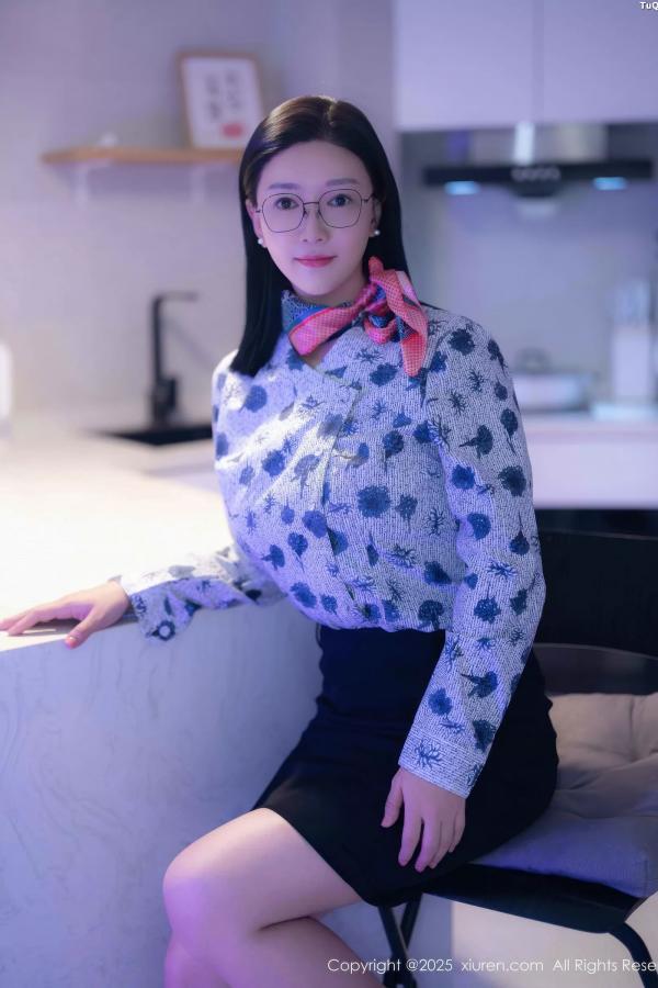   [XiuRen]高清写真图 2025.10.14 No.10866 雅茹老师 OL服饰第4张图片