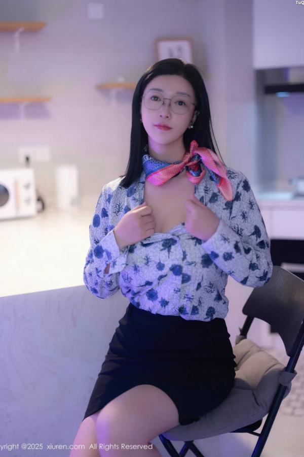   [XiuRen]高清写真图 2025.10.14 No.10866 雅茹老师 OL服饰第7张图片