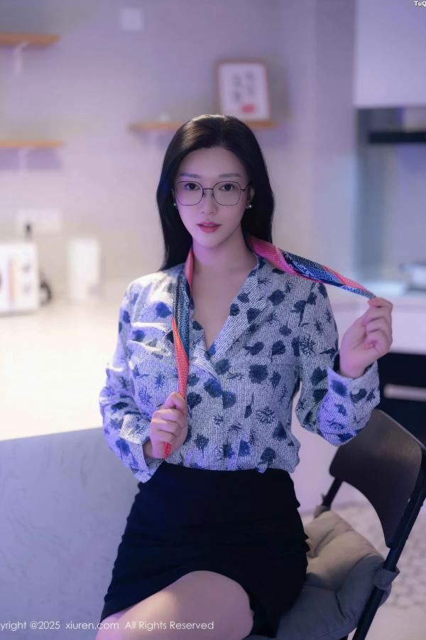   [XiuRen]高清写真图 2025.10.14 No.10866 雅茹老师 OL服饰第8张图片