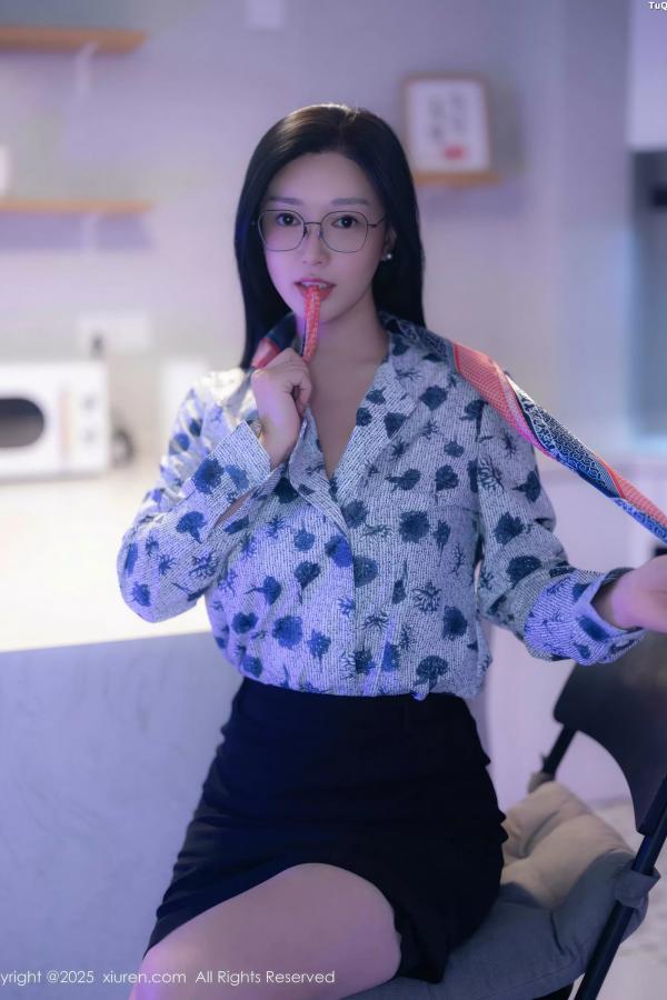   [XiuRen]高清写真图 2025.10.14 No.10866 雅茹老师 OL服饰第10张图片