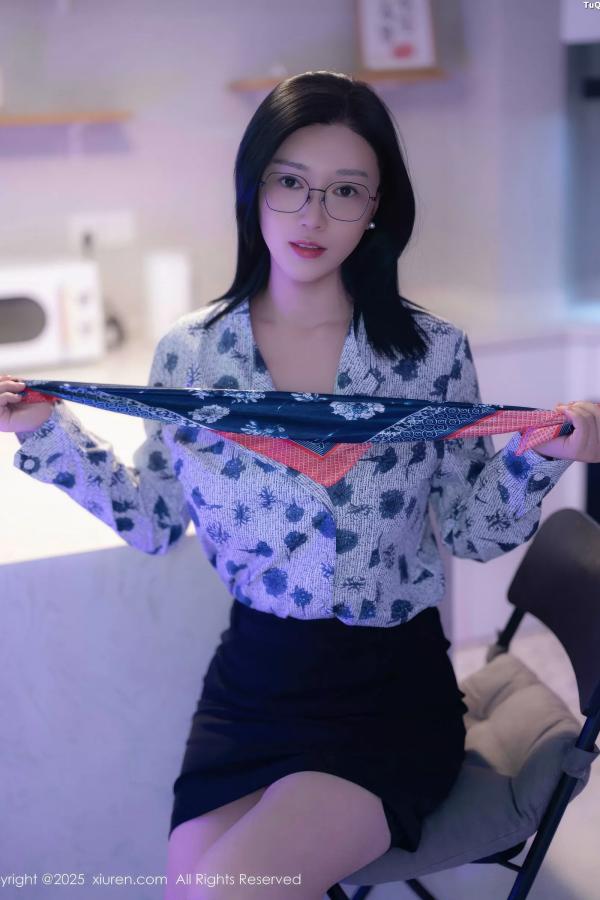   [XiuRen]高清写真图 2025.10.14 No.10866 雅茹老师 OL服饰第11张图片