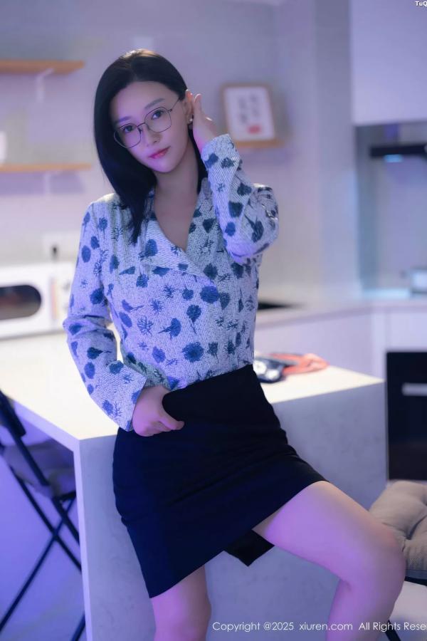   [XiuRen]高清写真图 2025.10.14 No.10866 雅茹老师 OL服饰第16张图片