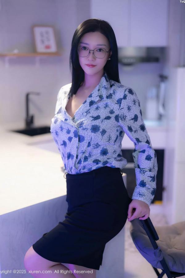   [XiuRen]高清写真图 2025.10.14 No.10866 雅茹老师 OL服饰第17张图片