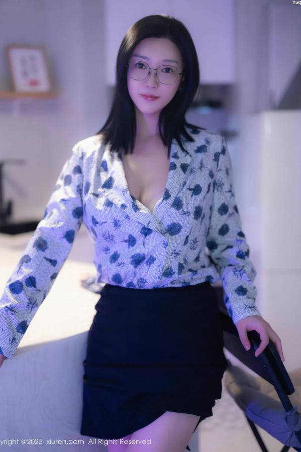   [XiuRen]高清写真图 2025.10.14 No.10866 雅茹老师 OL服饰第20张图片