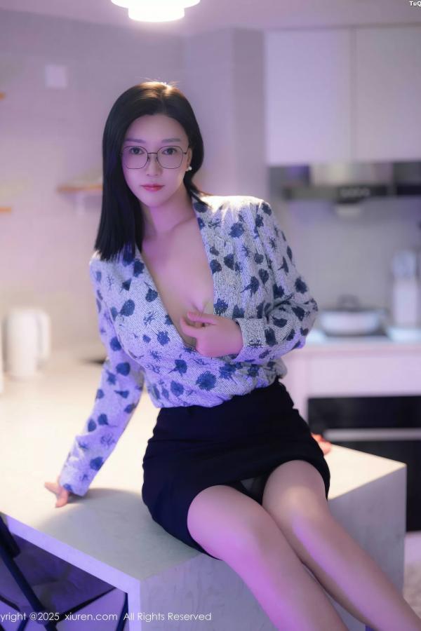   [XiuRen]高清写真图 2025.10.14 No.10866 雅茹老师 OL服饰第26张图片