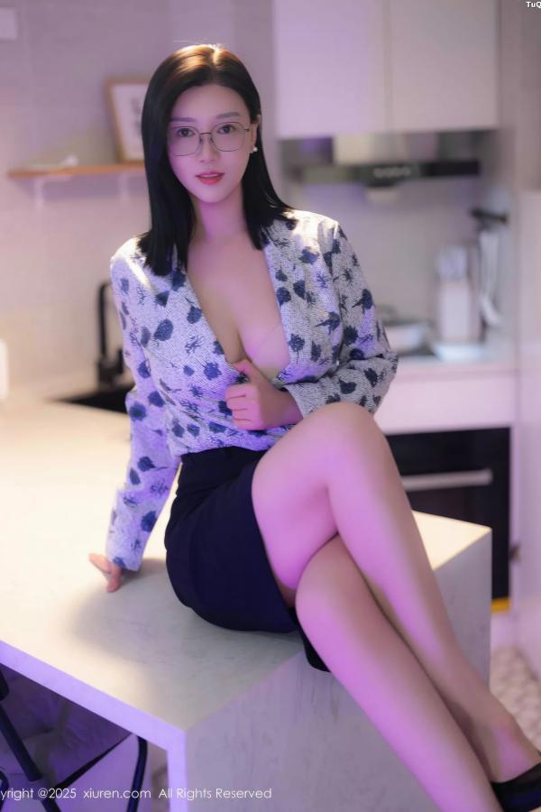   [XiuRen]高清写真图 2025.10.14 No.10866 雅茹老师 OL服饰第27张图片