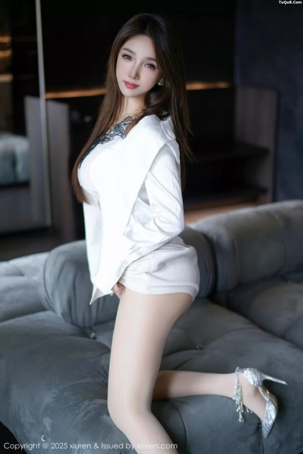   [XiuRen]高清写真图 2025.10.15 No.10872 桃桃·夭夭twins 性感肉丝第12张图片