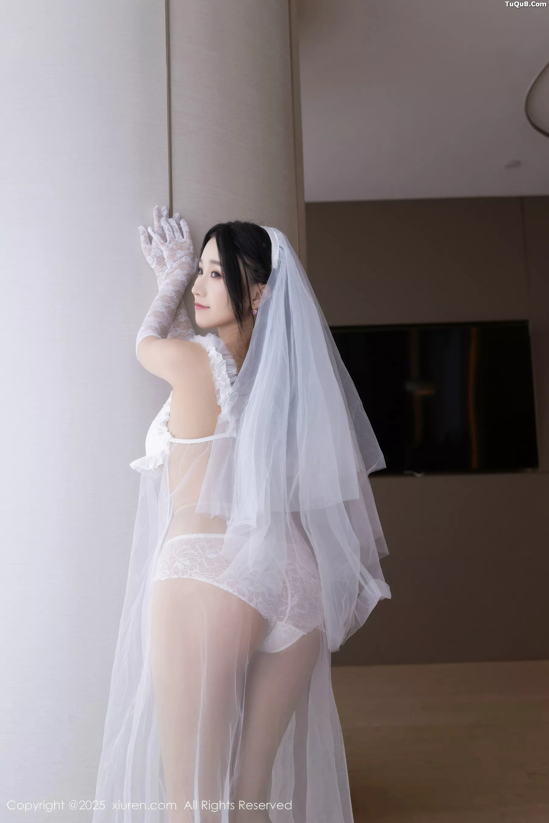   [XiuRen]高清写真图 2025.10.15 No.10871 杏子Yada 轻透白纱第15张图片