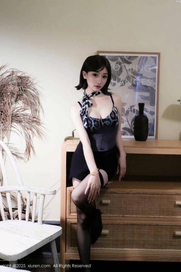   [XiuRen]高清写真图 2025.10.16 No.10874 Annie_baby 豹纹吊带第13张图片