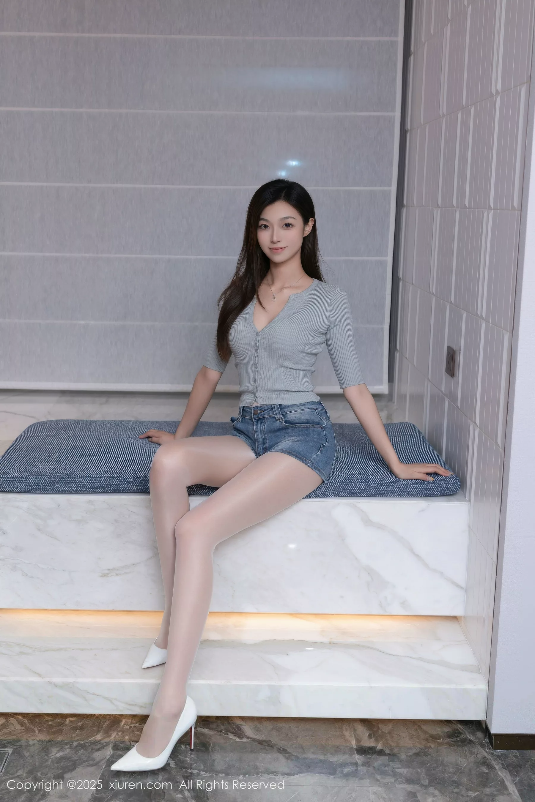   [XiuRen]高清写真图 2025.10.17 No.10881 kiki柚柚 原色丝袜第1张图片