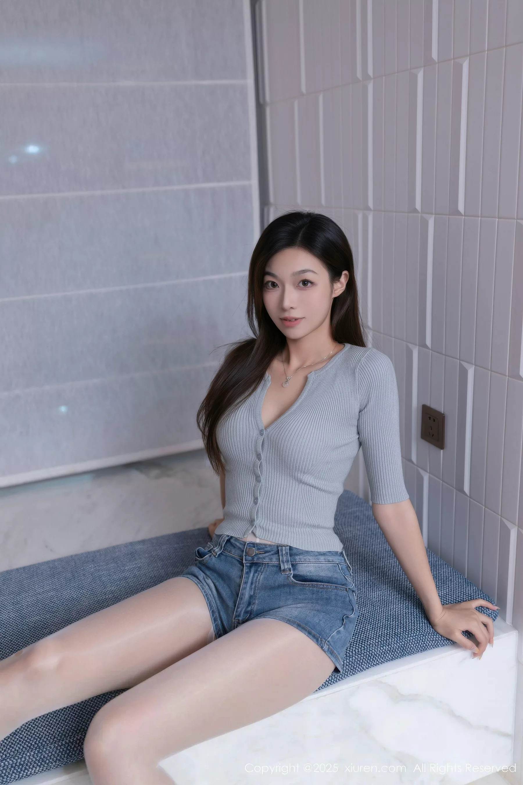   [XiuRen]高清写真图 2025.10.17 No.10881 kiki柚柚 原色丝袜第4张图片