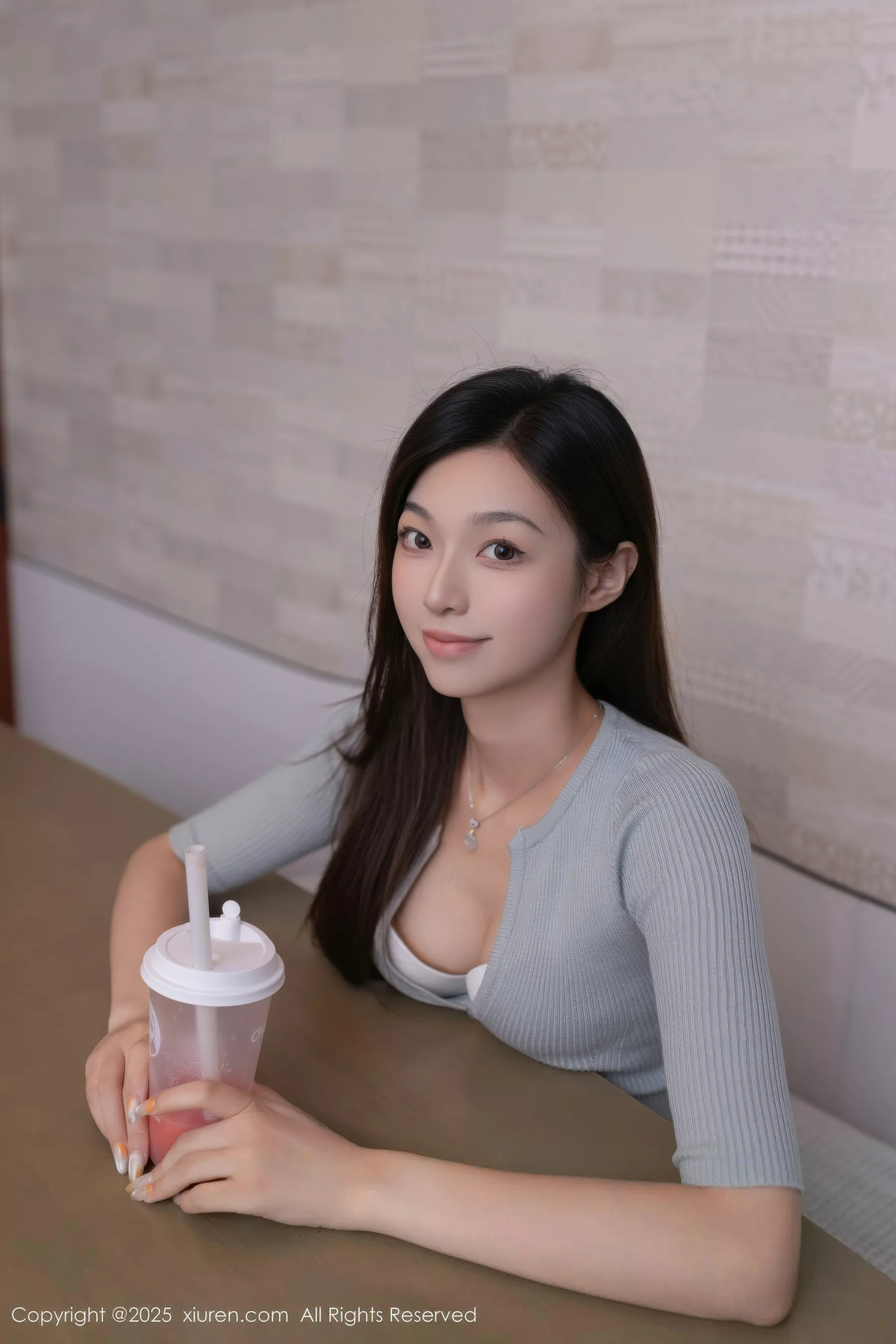   [XiuRen]高清写真图 2025.10.17 No.10881 kiki柚柚 原色丝袜第14张图片