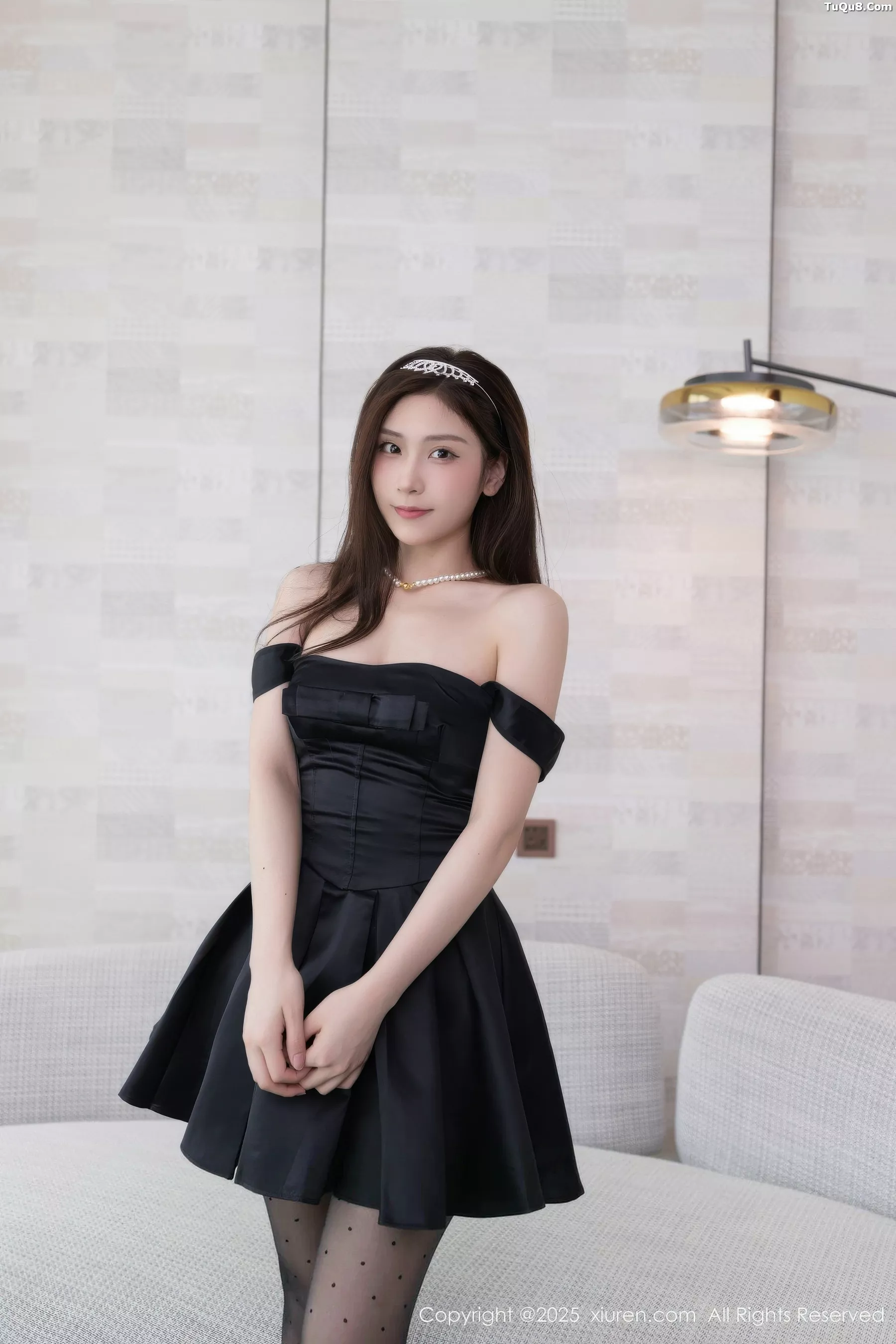   [XiuRen]高清写真图 2025.10.16 No.10878 刘婷婷 黑色性感第4张图片