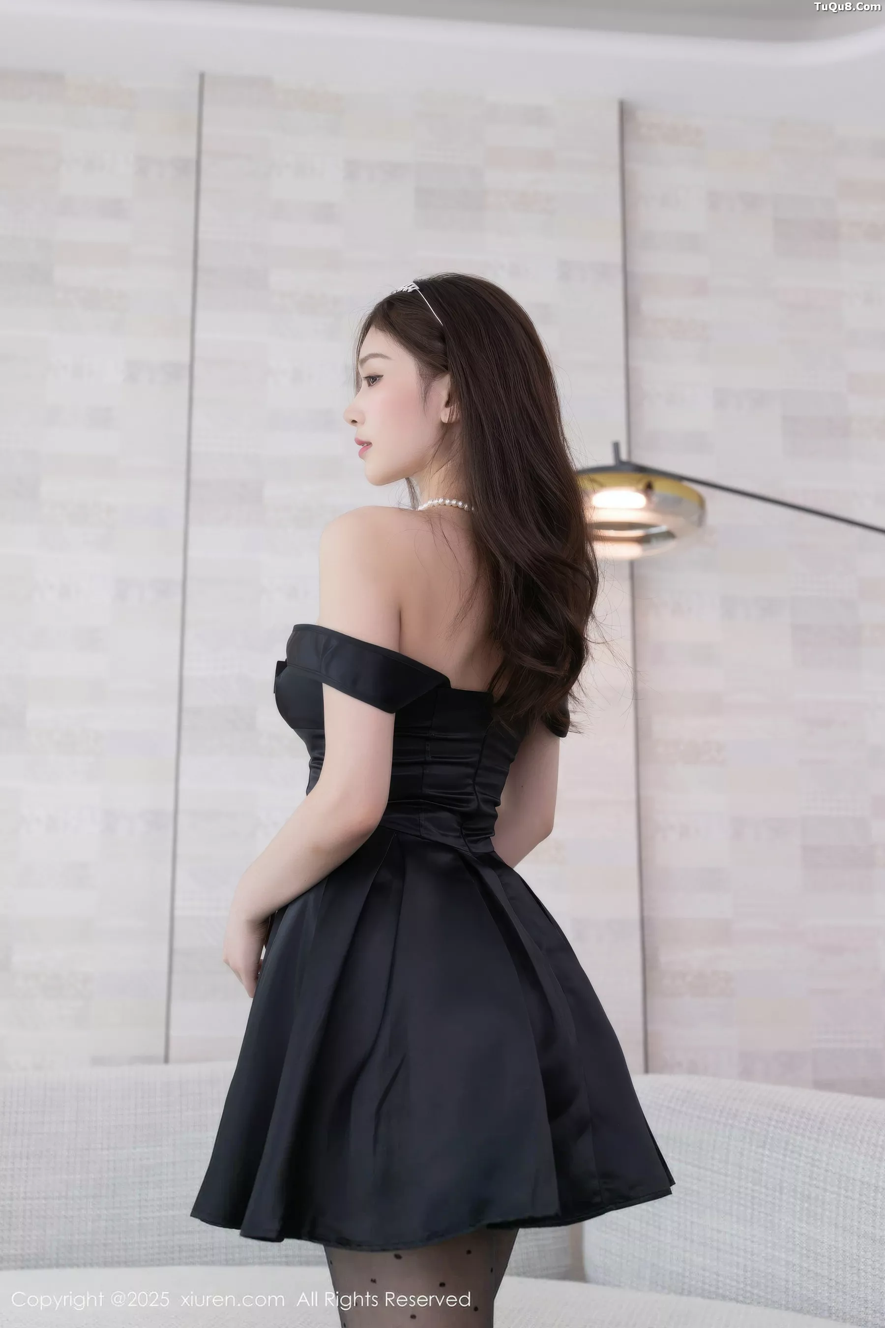   [XiuRen]高清写真图 2025.10.16 No.10878 刘婷婷 黑色性感第5张图片