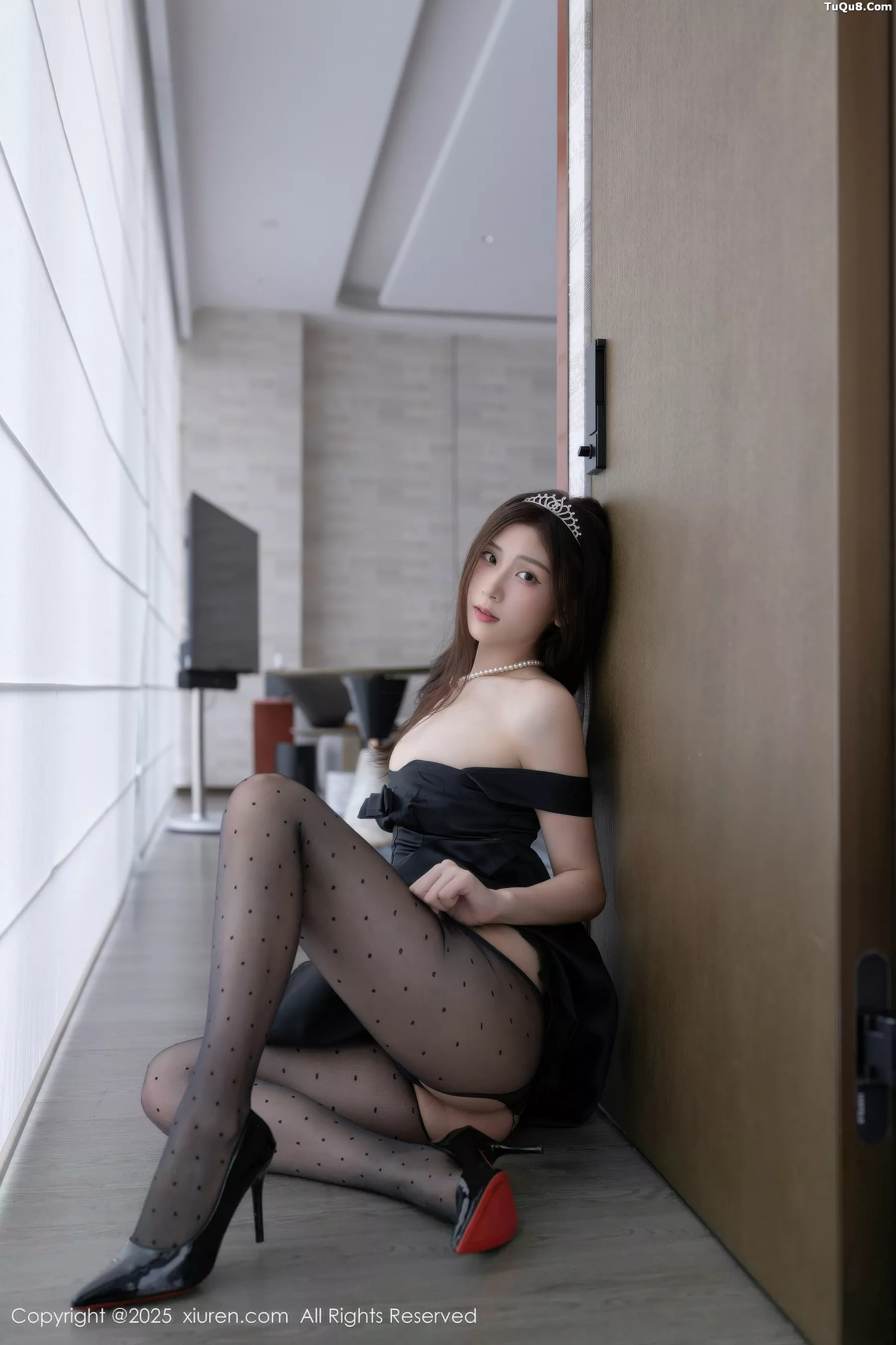   [XiuRen]高清写真图 2025.10.16 No.10878 刘婷婷 黑色性感第33张图片