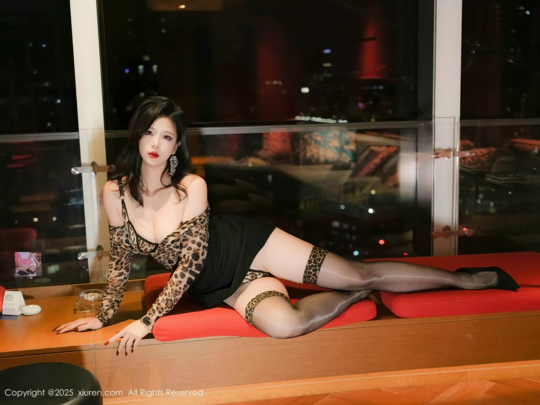   [XiuRen]高清写真图 2025.10.23 No.10901 玫瑰我爱你第24张图片