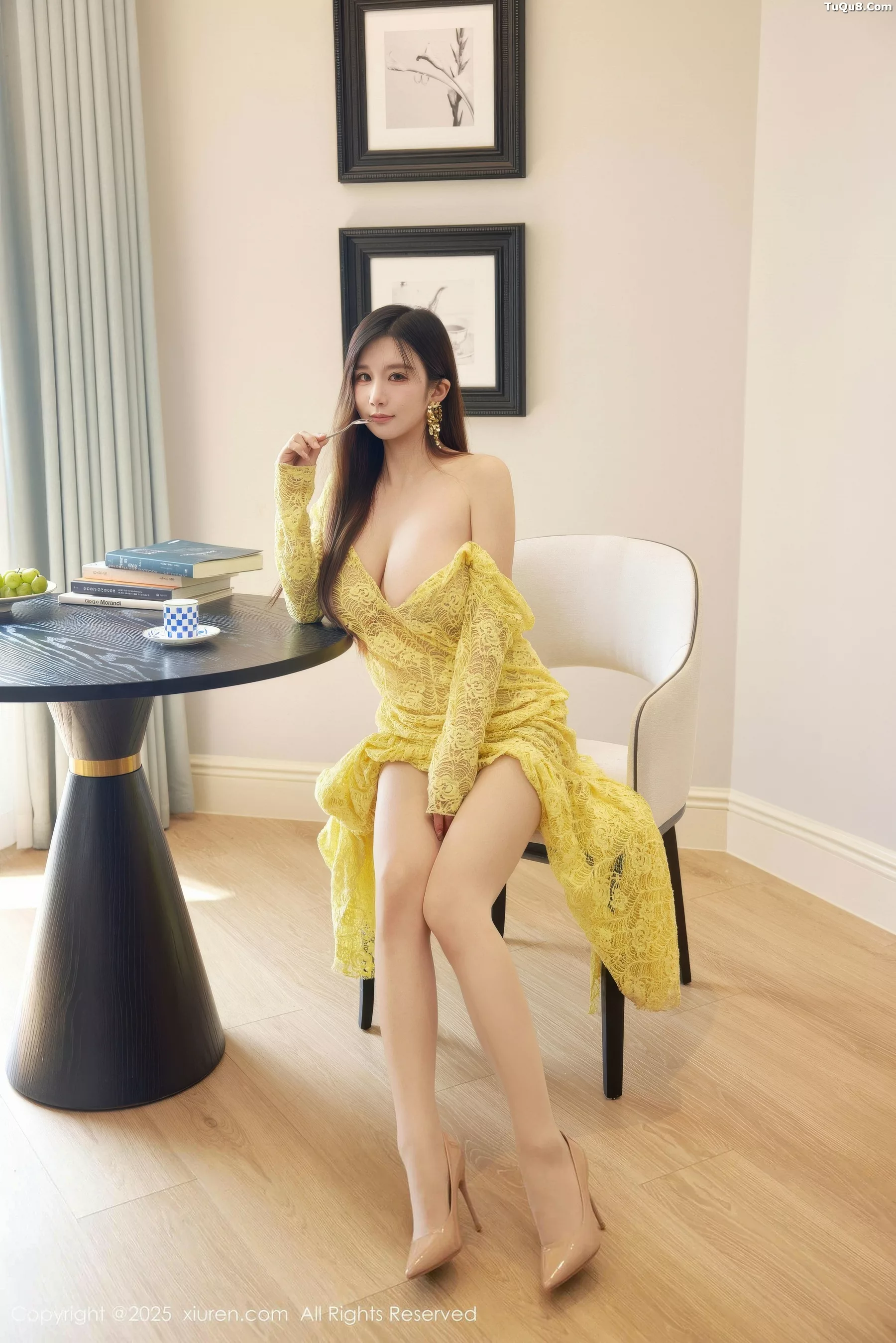   [XiuRen]高清写真图 2025.10.24 No.10909 小肉肉咪 凹凸身材第17张图片