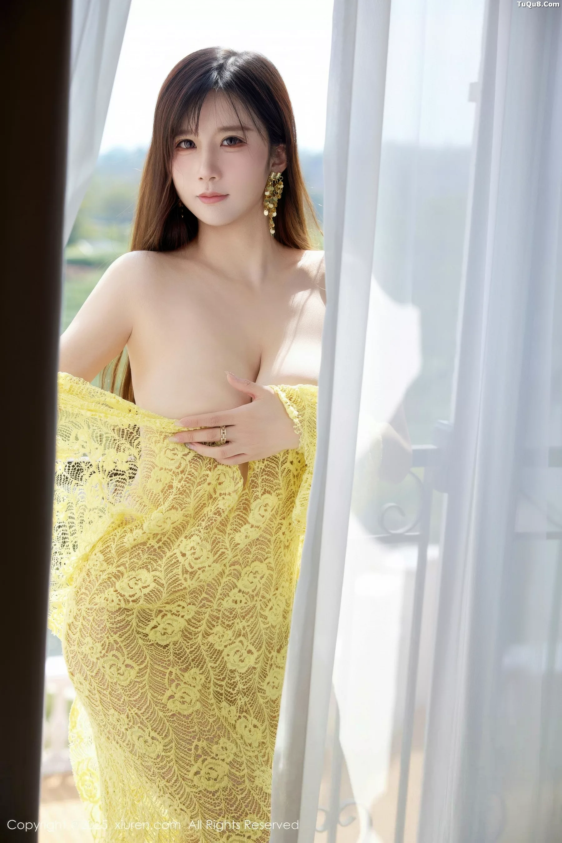   [XiuRen]高清写真图 2025.10.24 No.10909 小肉肉咪 凹凸身材第45张图片