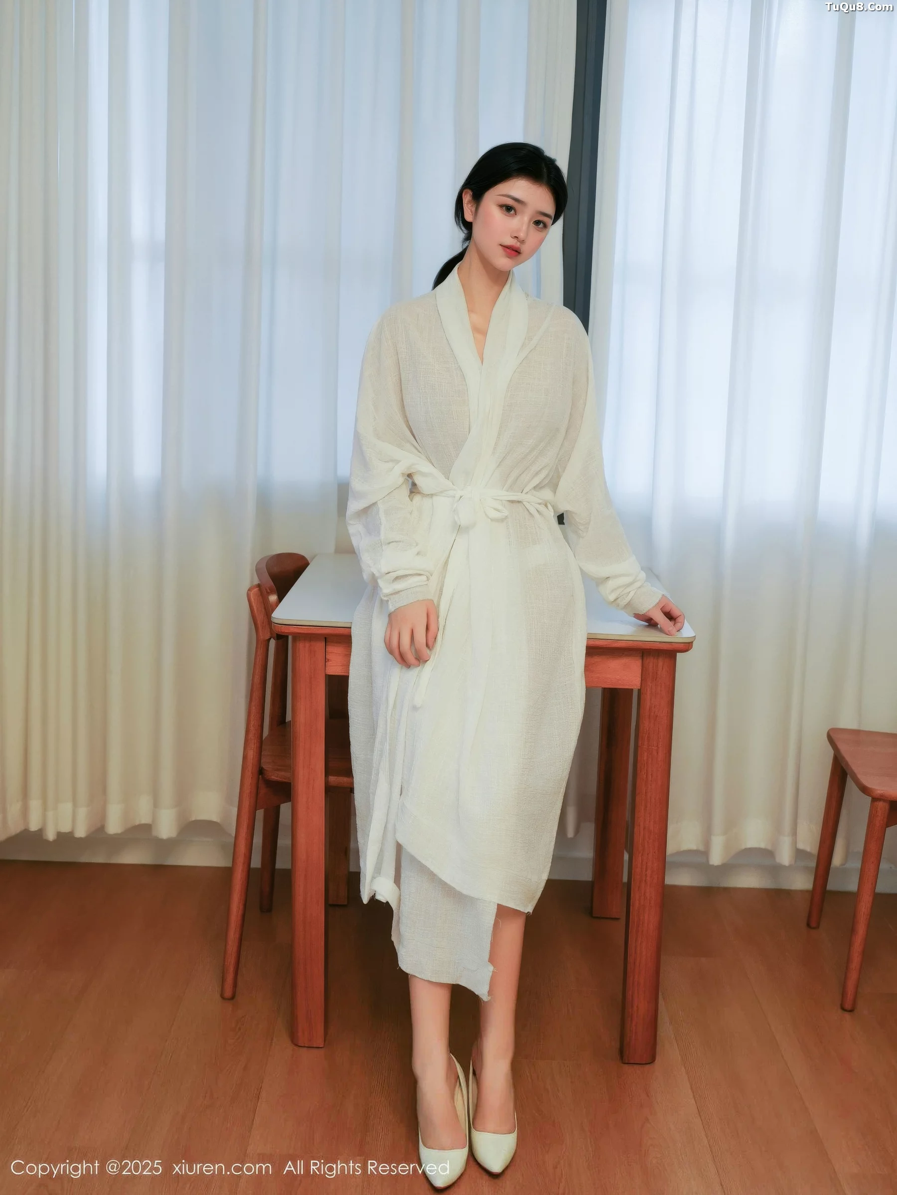   [XiuRen]高清写真图 2025.10.29 No.10920 林悦溪儿 白色浴袍第2张图片