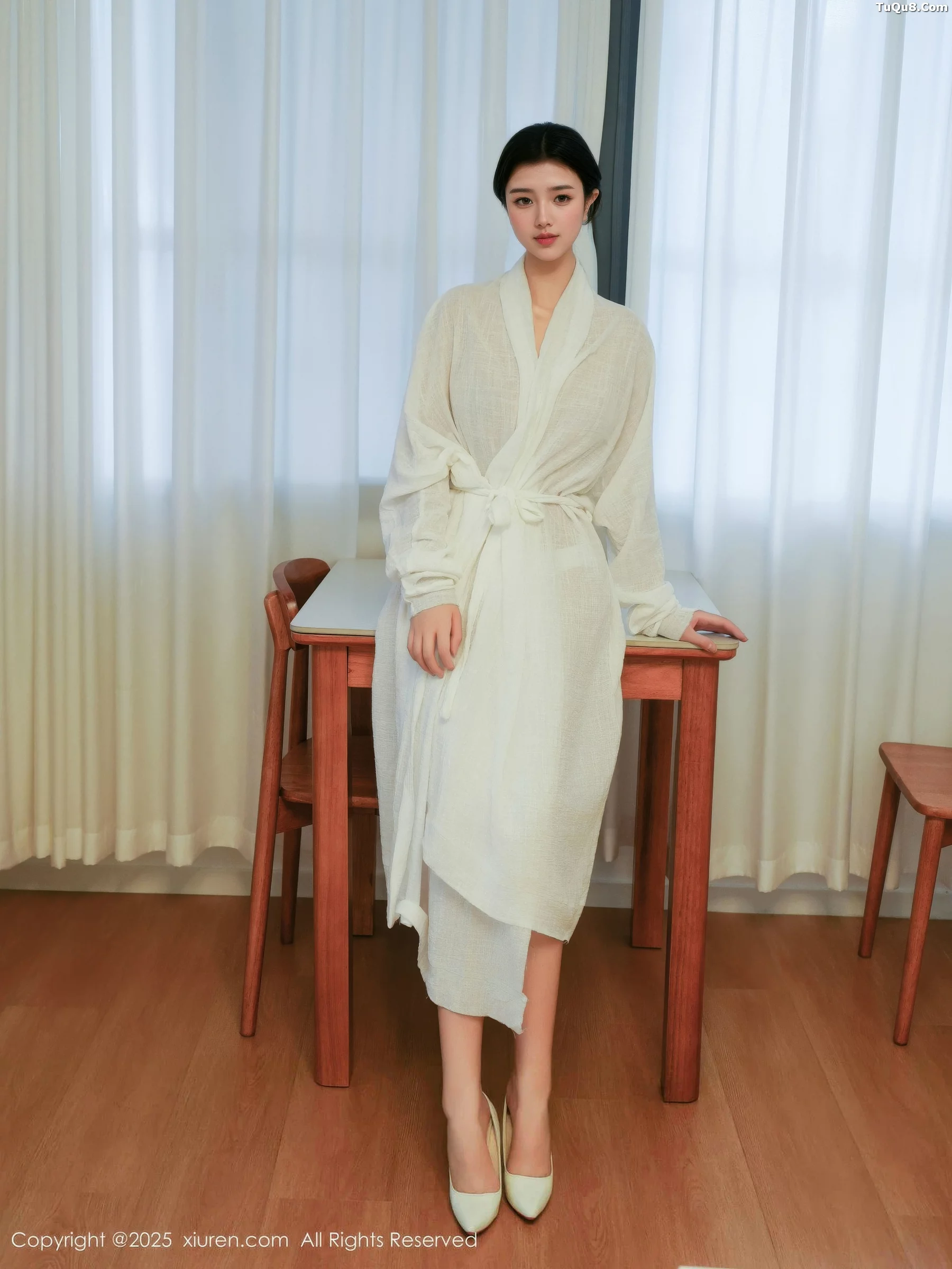   [XiuRen]高清写真图 2025.10.29 No.10920 林悦溪儿 白色浴袍第3张图片