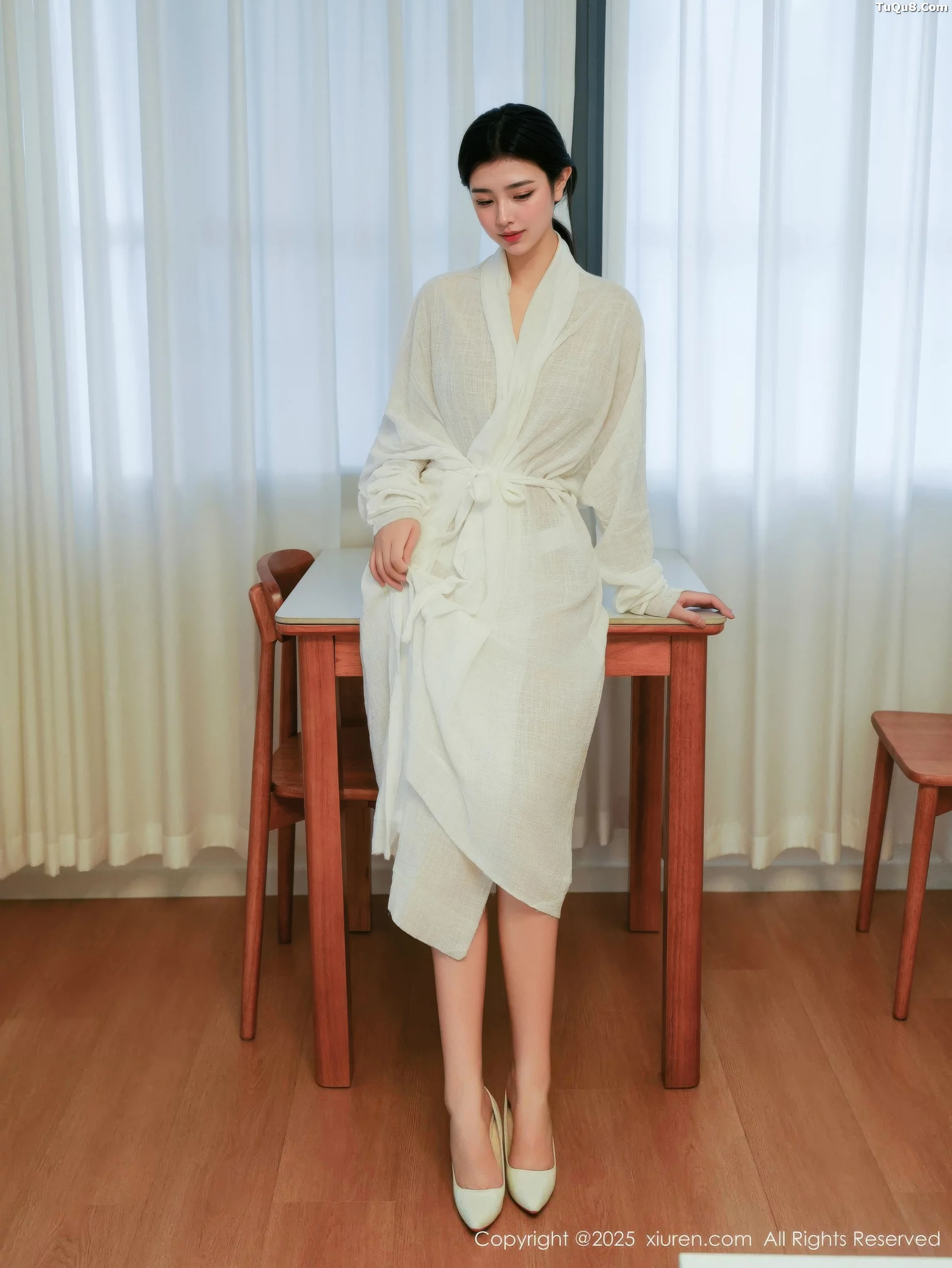   [XiuRen]高清写真图 2025.10.29 No.10920 林悦溪儿 白色浴袍第4张图片