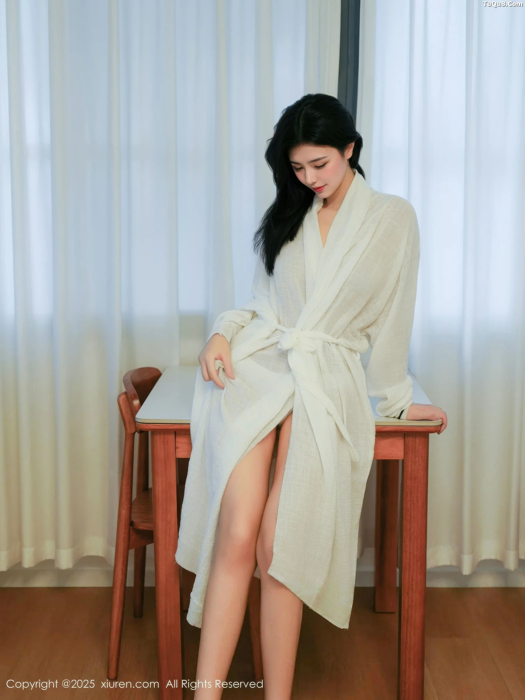   [XiuRen]高清写真图 2025.10.29 No.10920 林悦溪儿 白色浴袍第7张图片