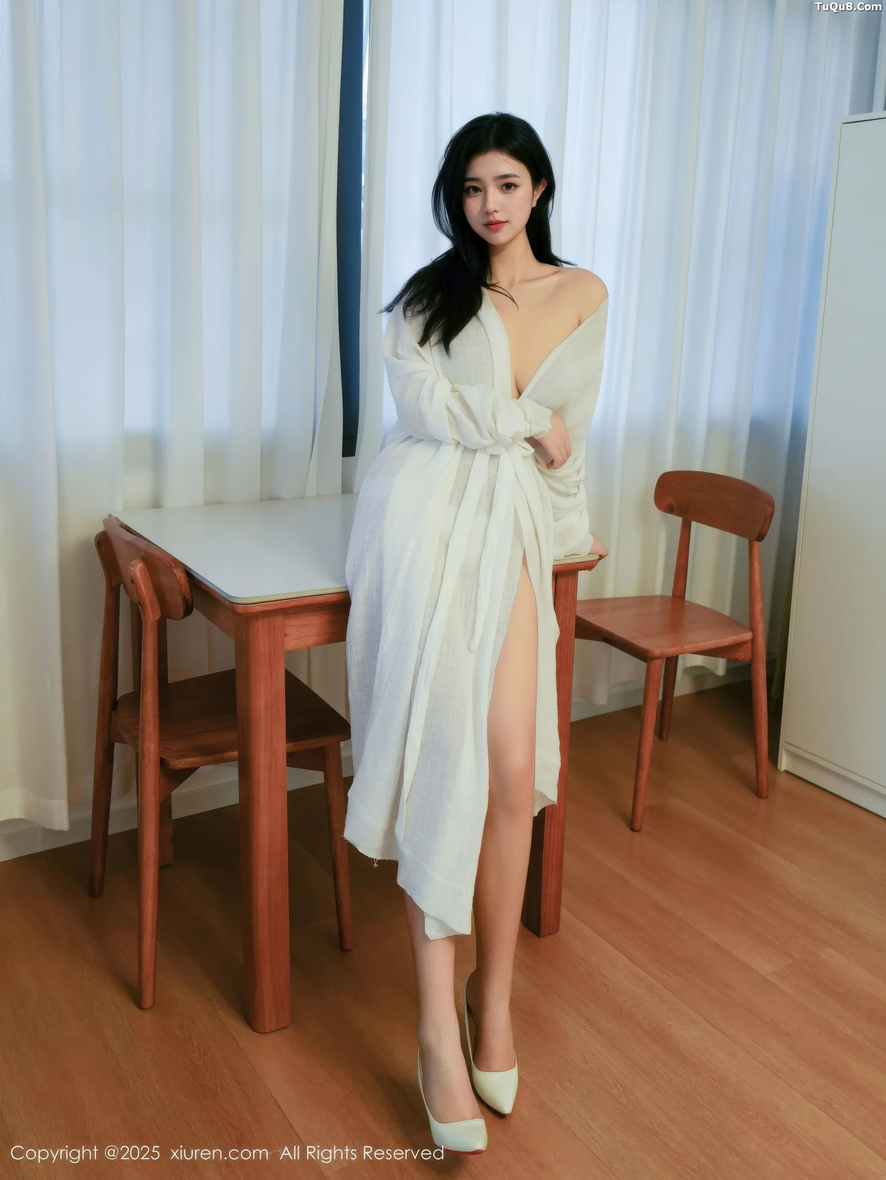   [XiuRen]高清写真图 2025.10.29 No.10920 林悦溪儿 白色浴袍第12张图片