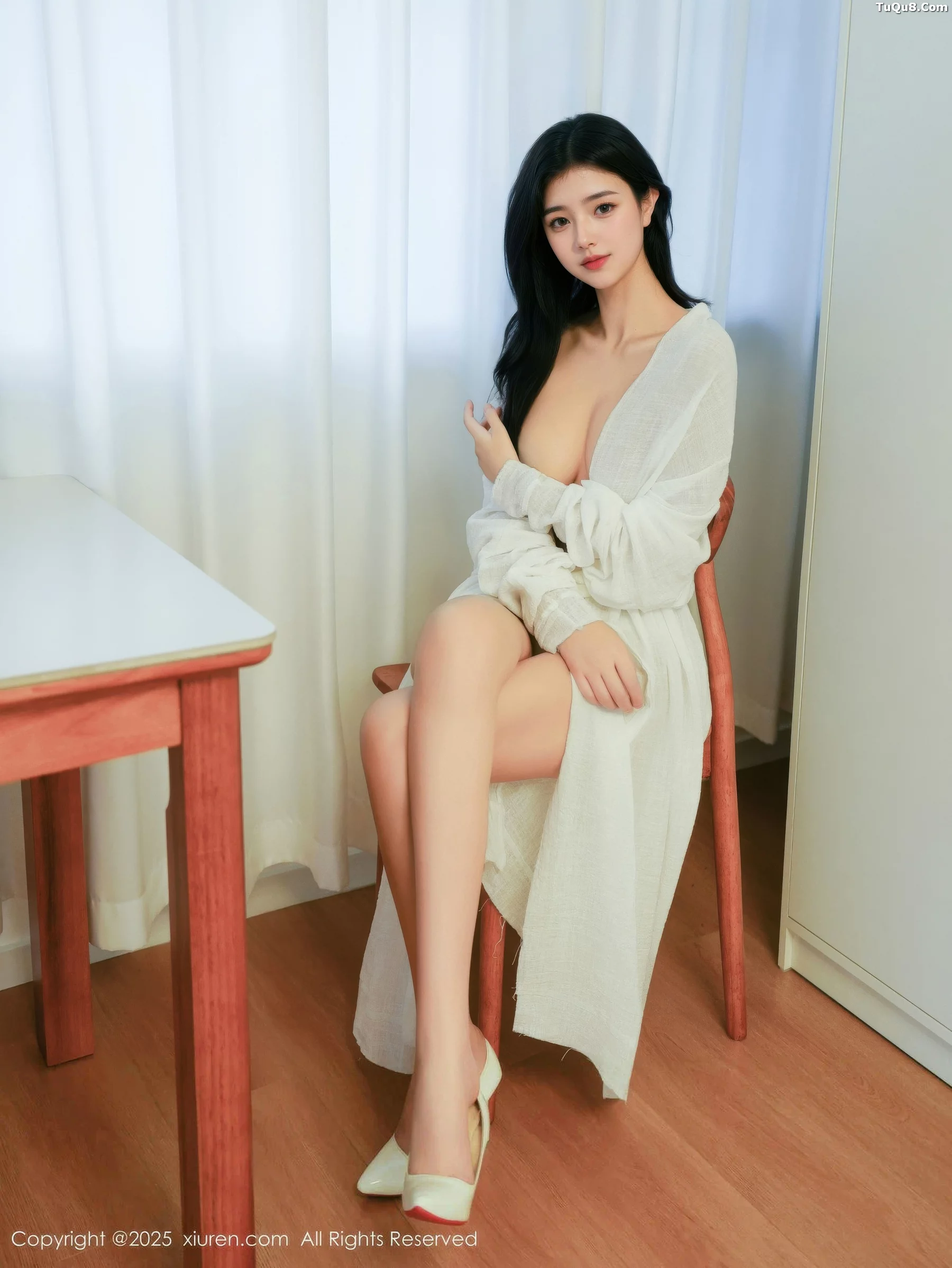   [XiuRen]高清写真图 2025.10.29 No.10920 林悦溪儿 白色浴袍第17张图片