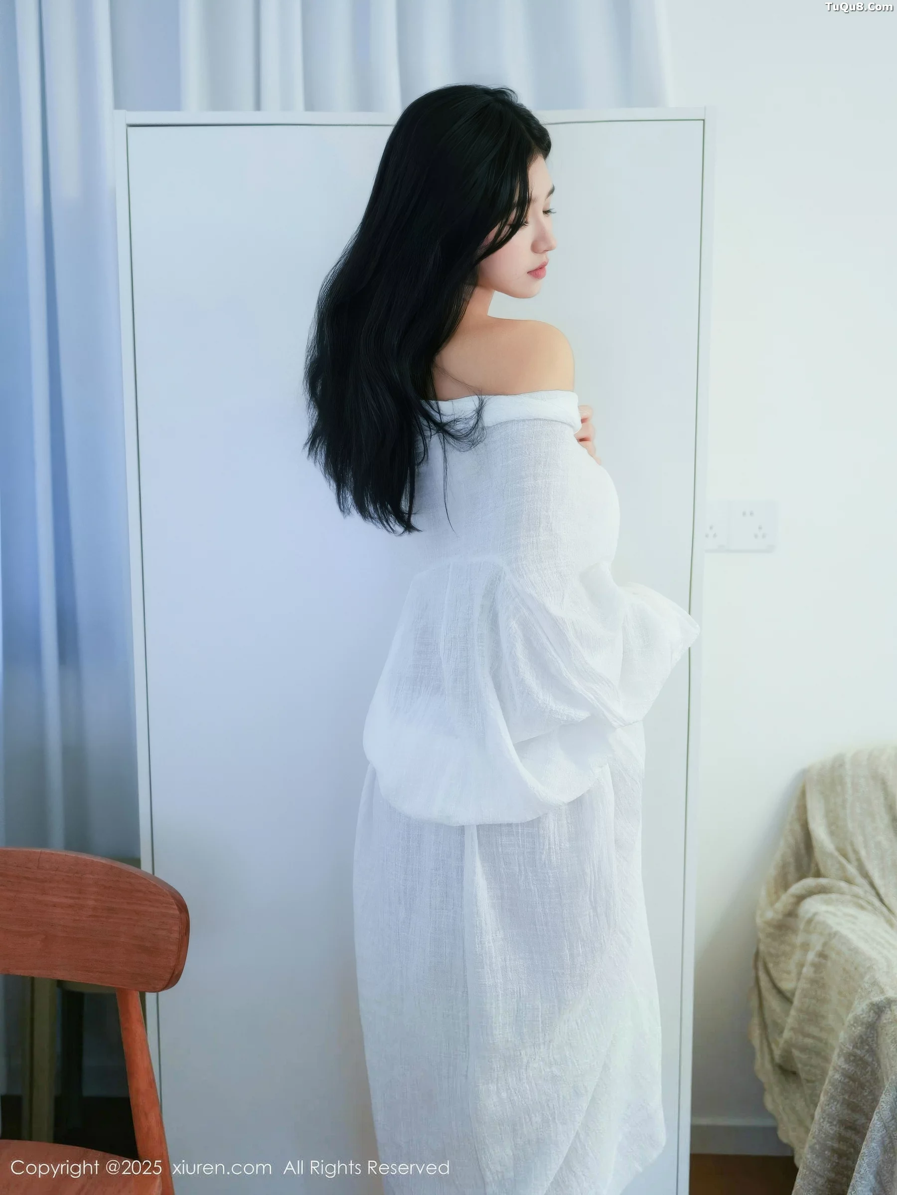   [XiuRen]高清写真图 2025.10.29 No.10920 林悦溪儿 白色浴袍第24张图片