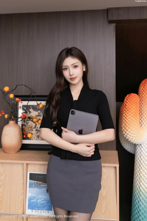   [XiuRen]高清写真图 2025.10.30 No.10930 刘婷婷 OL服饰第1张图片